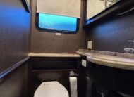 2015 Thor Tuscany 40DX Class A Diesel Pusher Motorhome – 1 1/2 bathrooms 