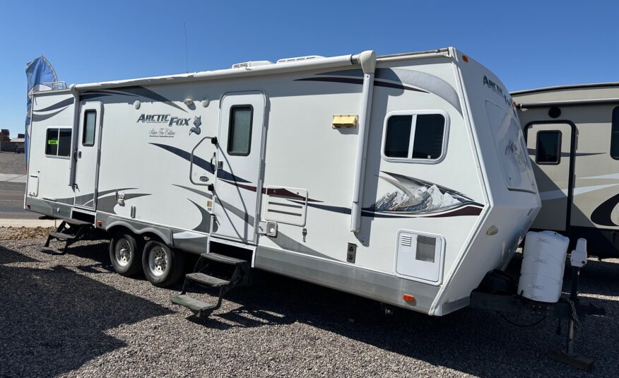 2011 Northwood Arctic Fox Silver Fox Edition 29L travel trailer – Extra Clean!