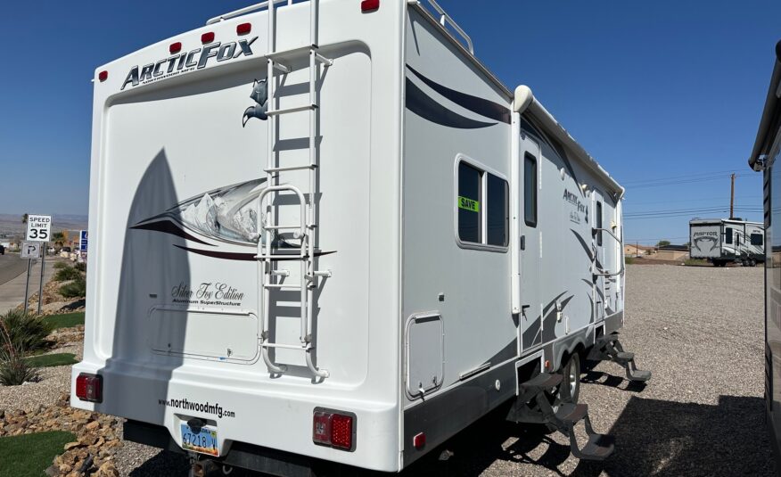 2011 Northwood Arctic Fox Silver Fox Edition 29L travel trailer – Extra Clean!