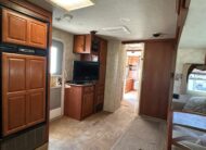 2011 Northwood Arctic Fox Silver Fox Edition 29L travel trailer – Extra Clean!