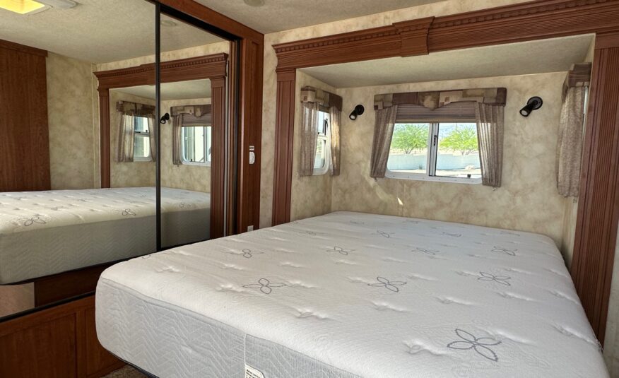 2011 Northwood Arctic Fox Silver Fox Edition 29L travel trailer – Extra Clean!