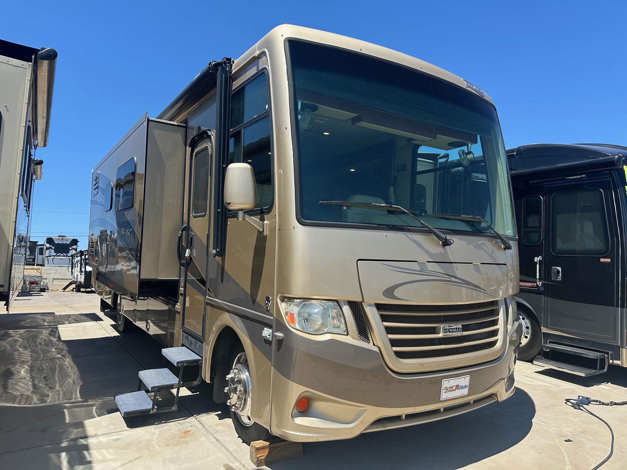 2016 Newmar Baystar 3518 Class A Gas Motorhome