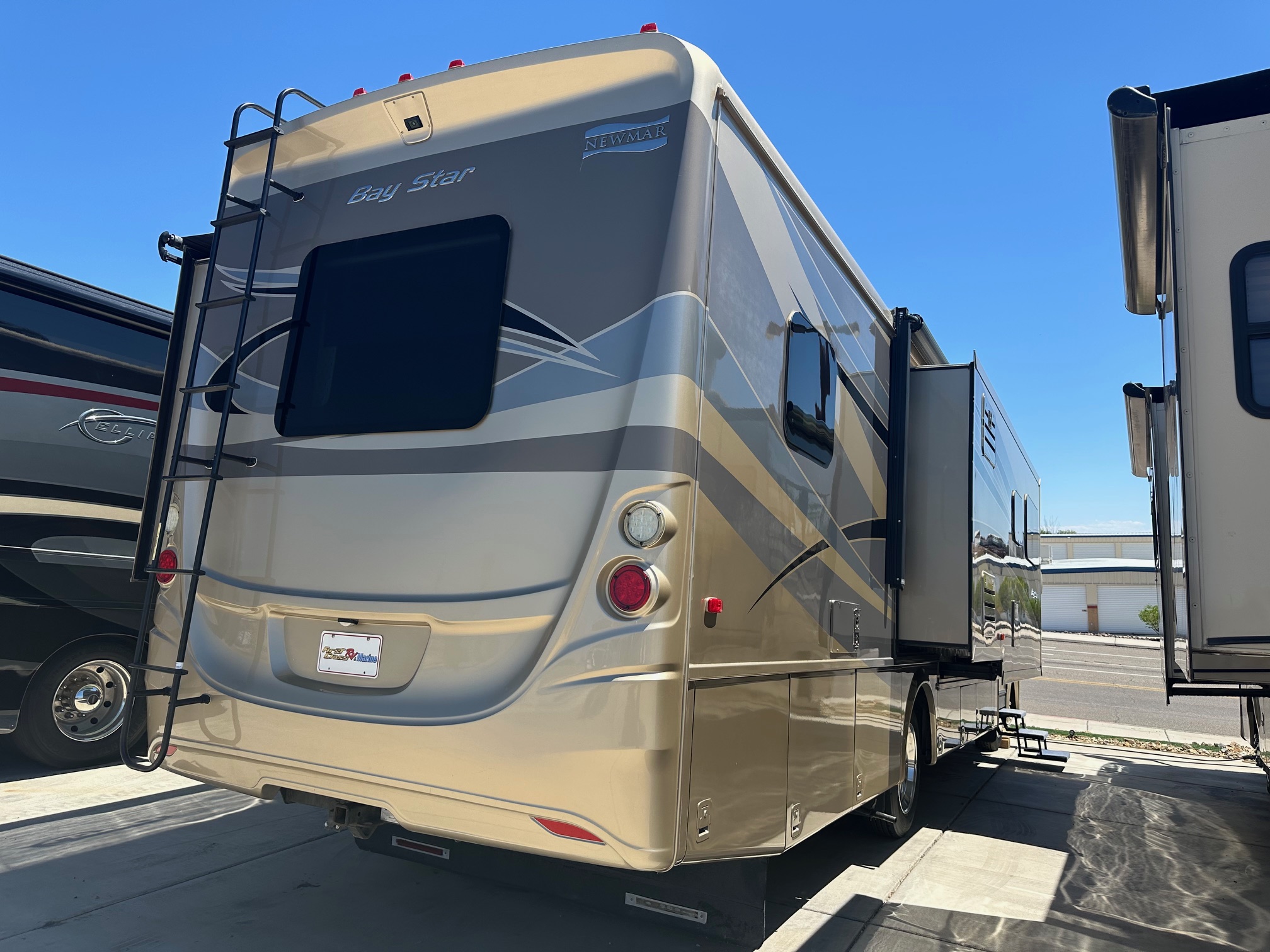 2016 Newmar Baystar 3518 Class A Gas Motorhome