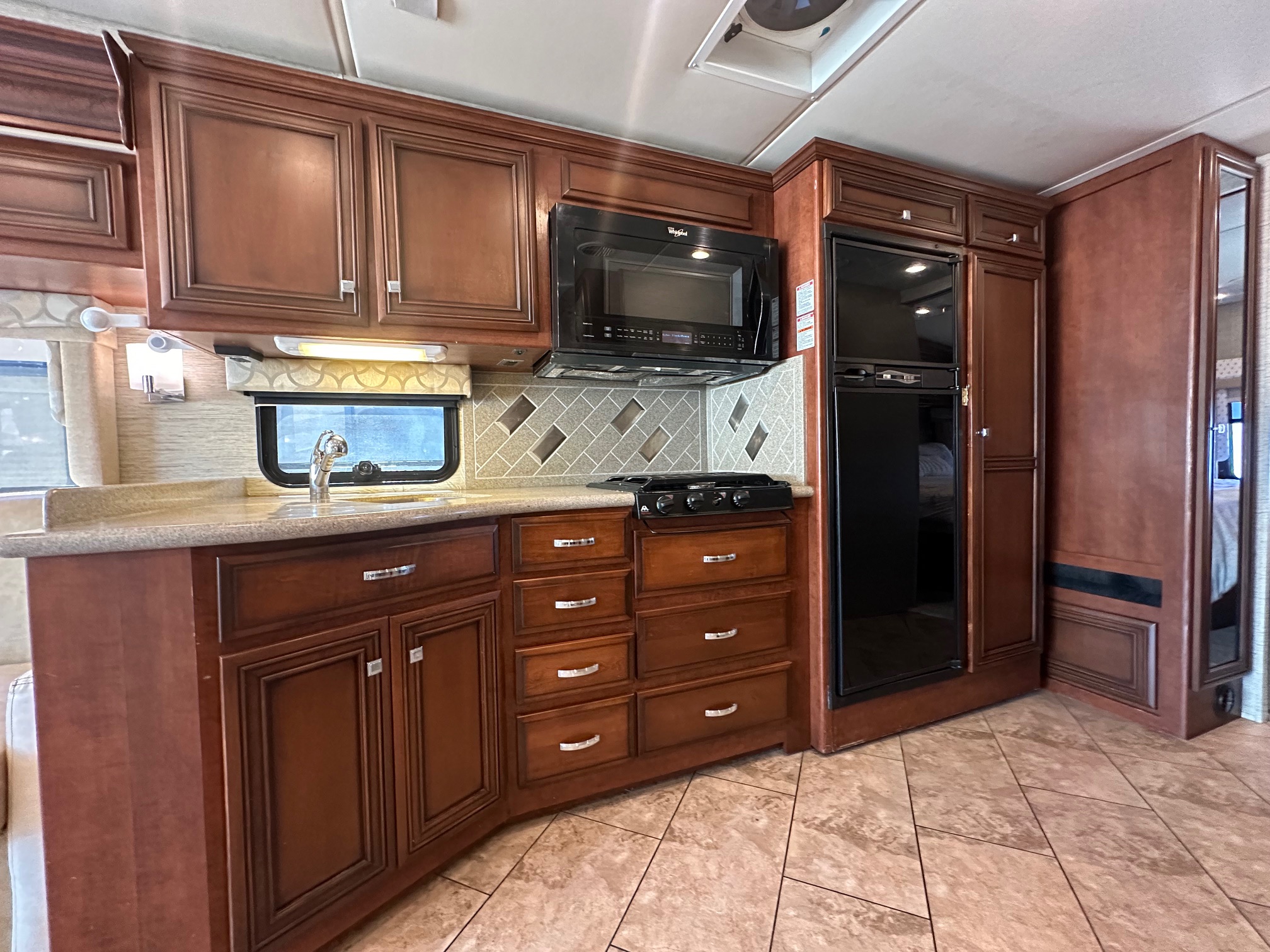 2016 Newmar Baystar 3518 Class A Gas Motorhome