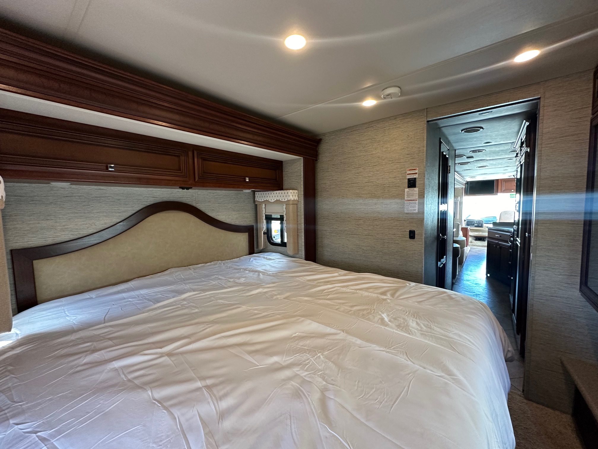 2016 Newmar Baystar 3518 Class A Gas Motorhome