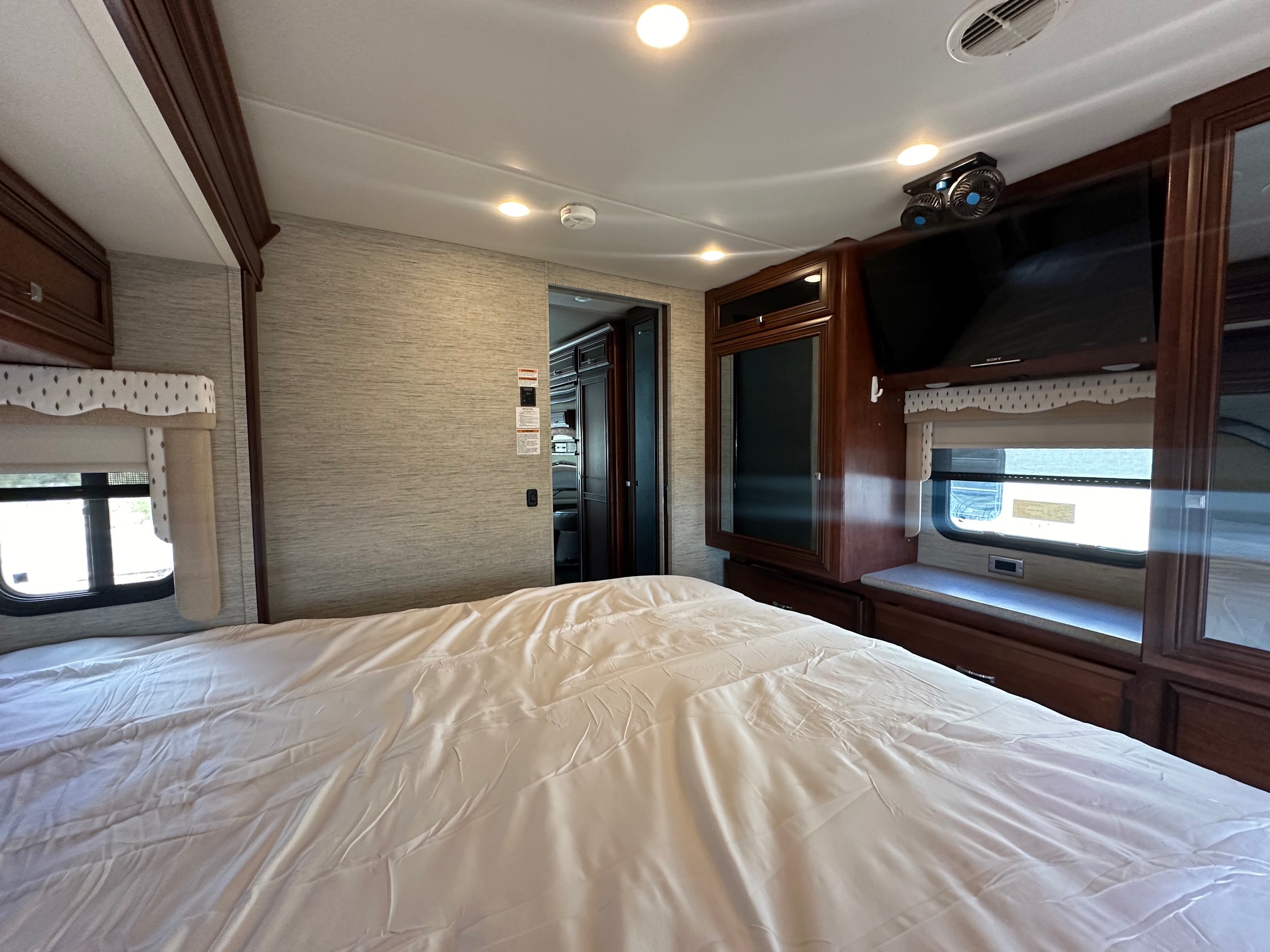 2016 Newmar Baystar 3518 Class A Gas Motorhome