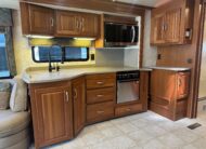 2006 Winnebago Vectra 40KD Class A Diesel Pusher Motorhome 