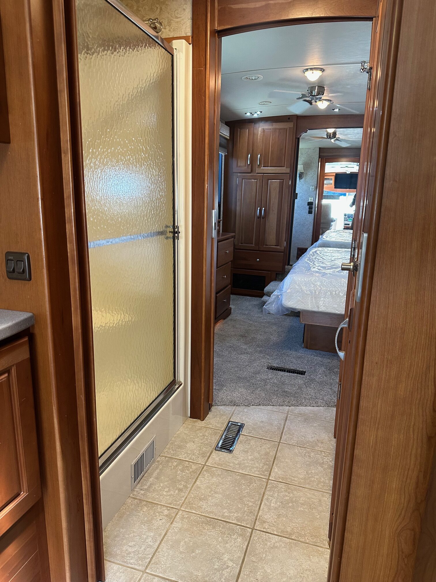 2006 Winnebago Vectra 40KD Class A Diesel Pusher Motorhome 