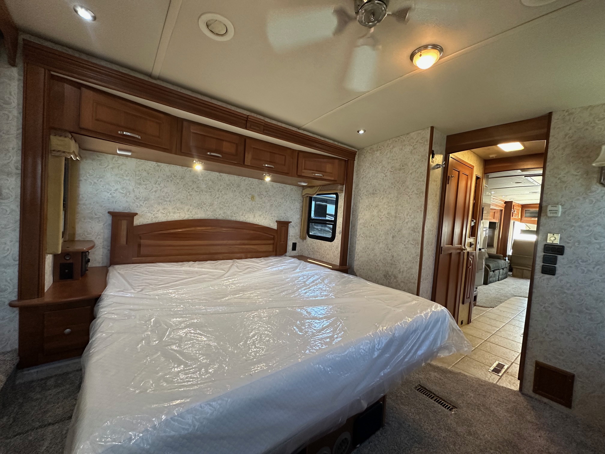 2006 Winnebago Vectra 40KD Class A Diesel Pusher Motorhome 