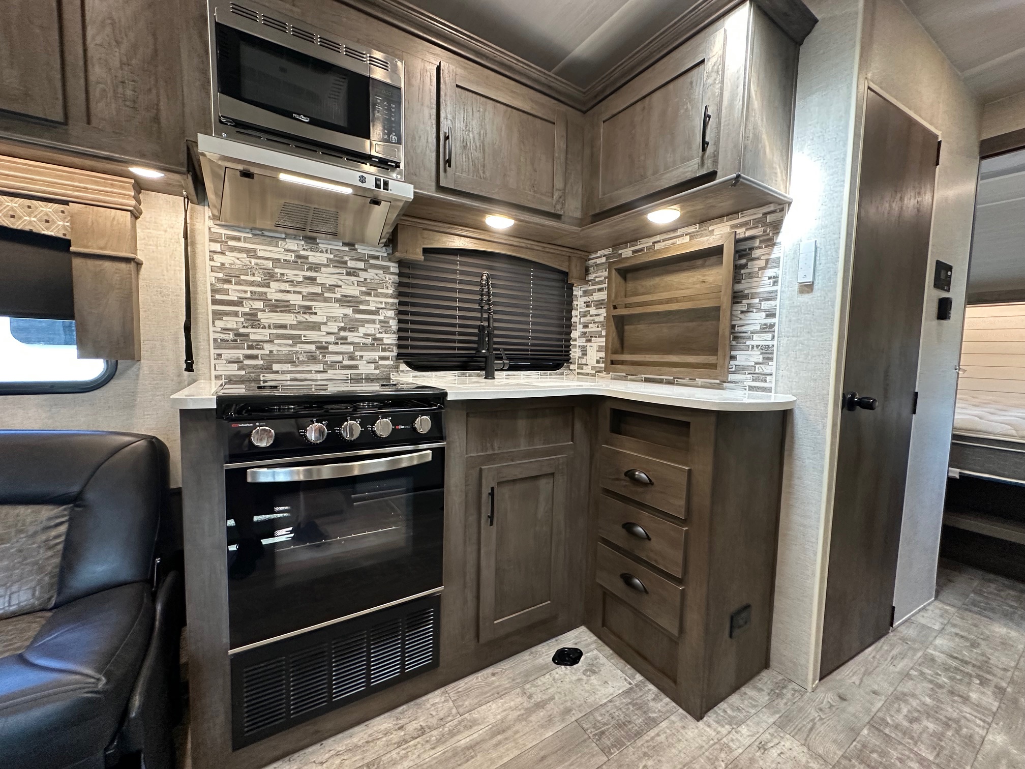 2021 Forest River Shockwave 25RQG-MX toy hauler 