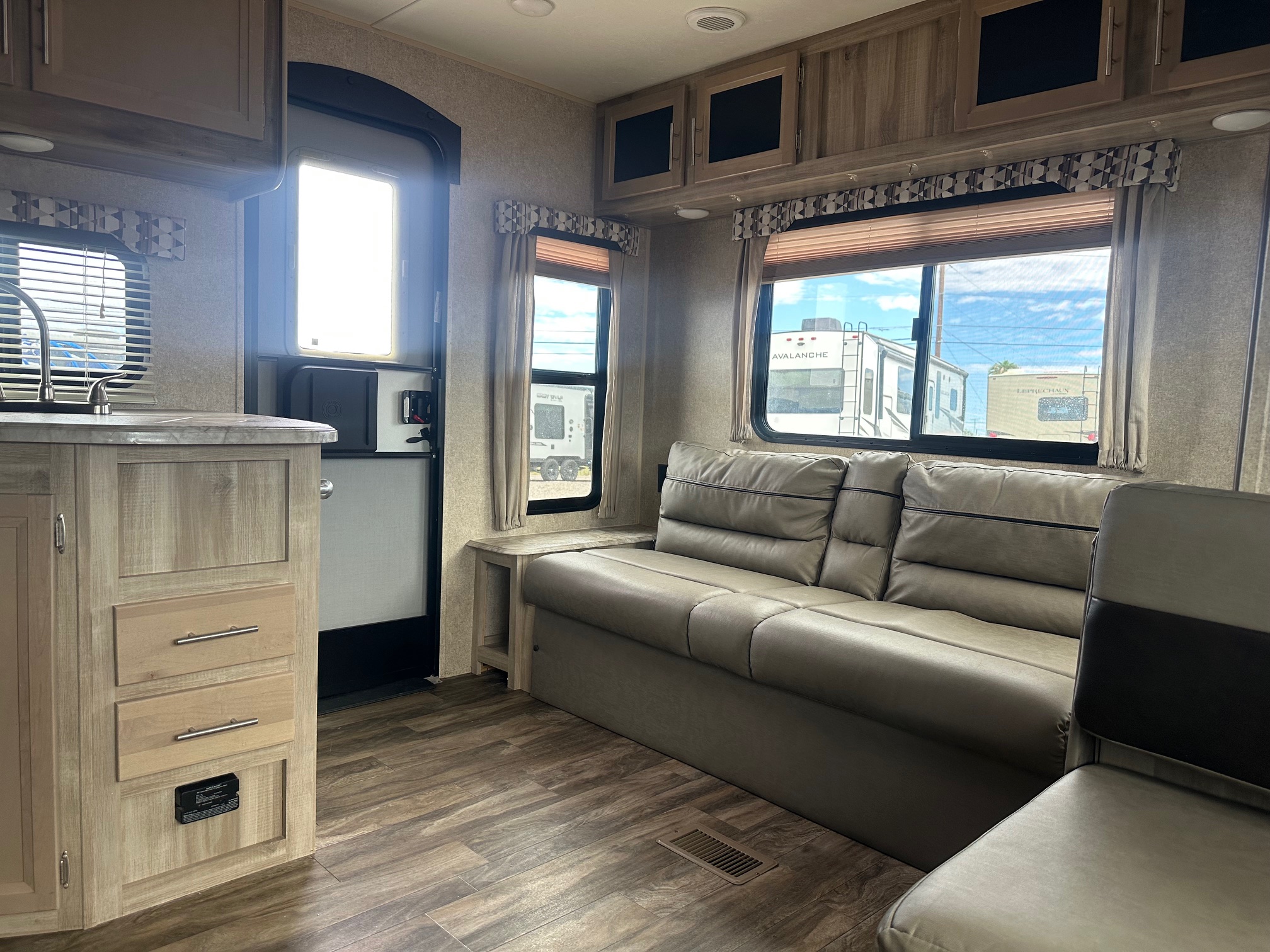 2020 Coachmen Catalina SBX 231MKS travel trailer