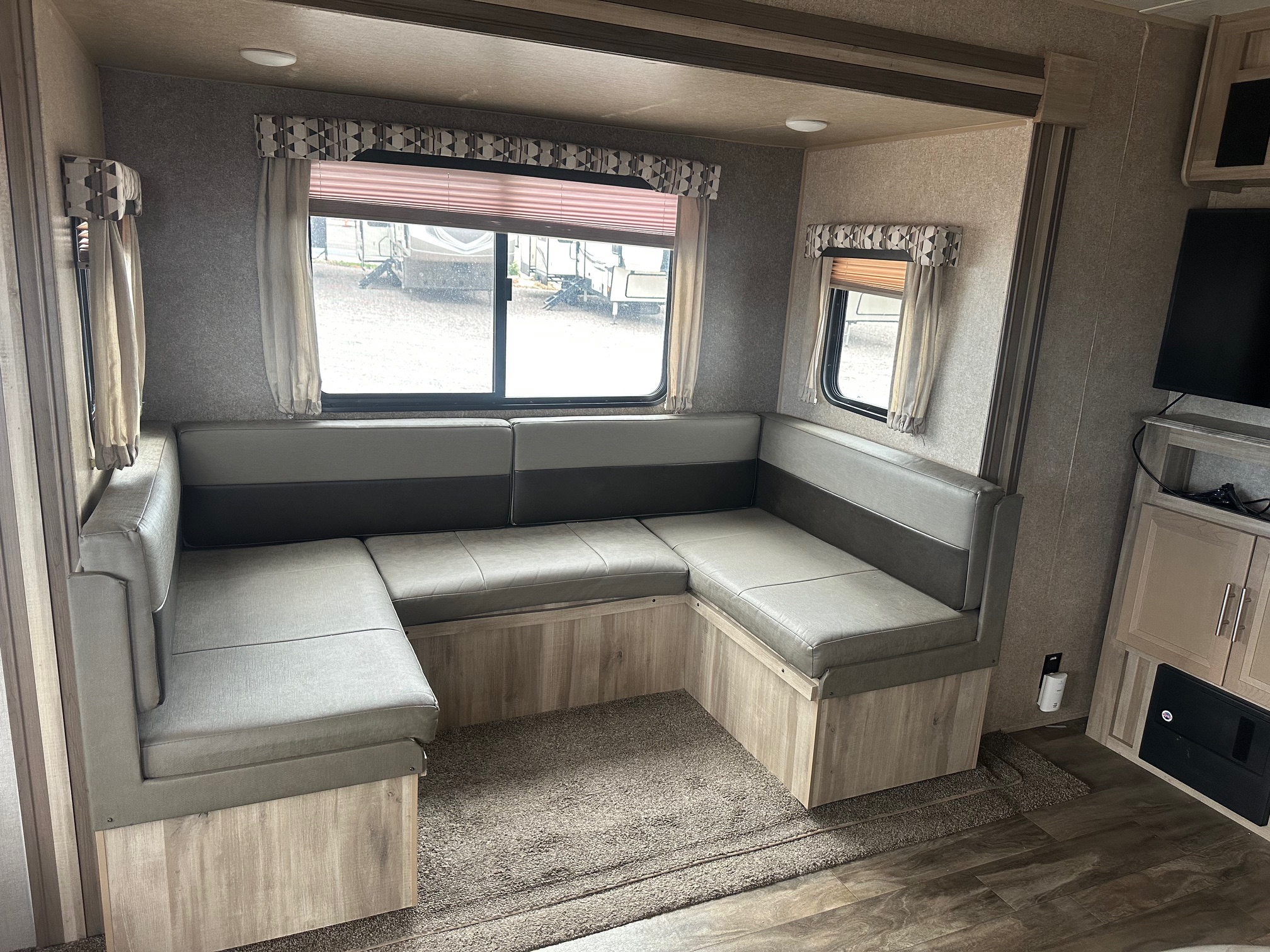 2020 Coachmen Catalina SBX 231MKS travel trailer