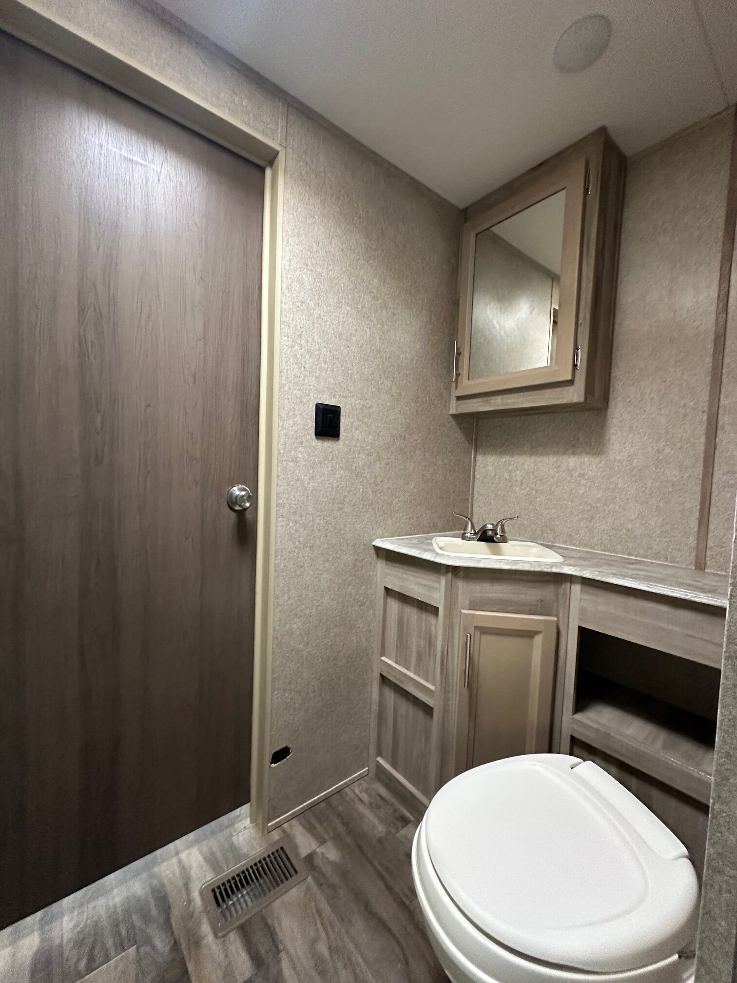 2020 Coachmen Catalina SBX 231MKS travel trailer