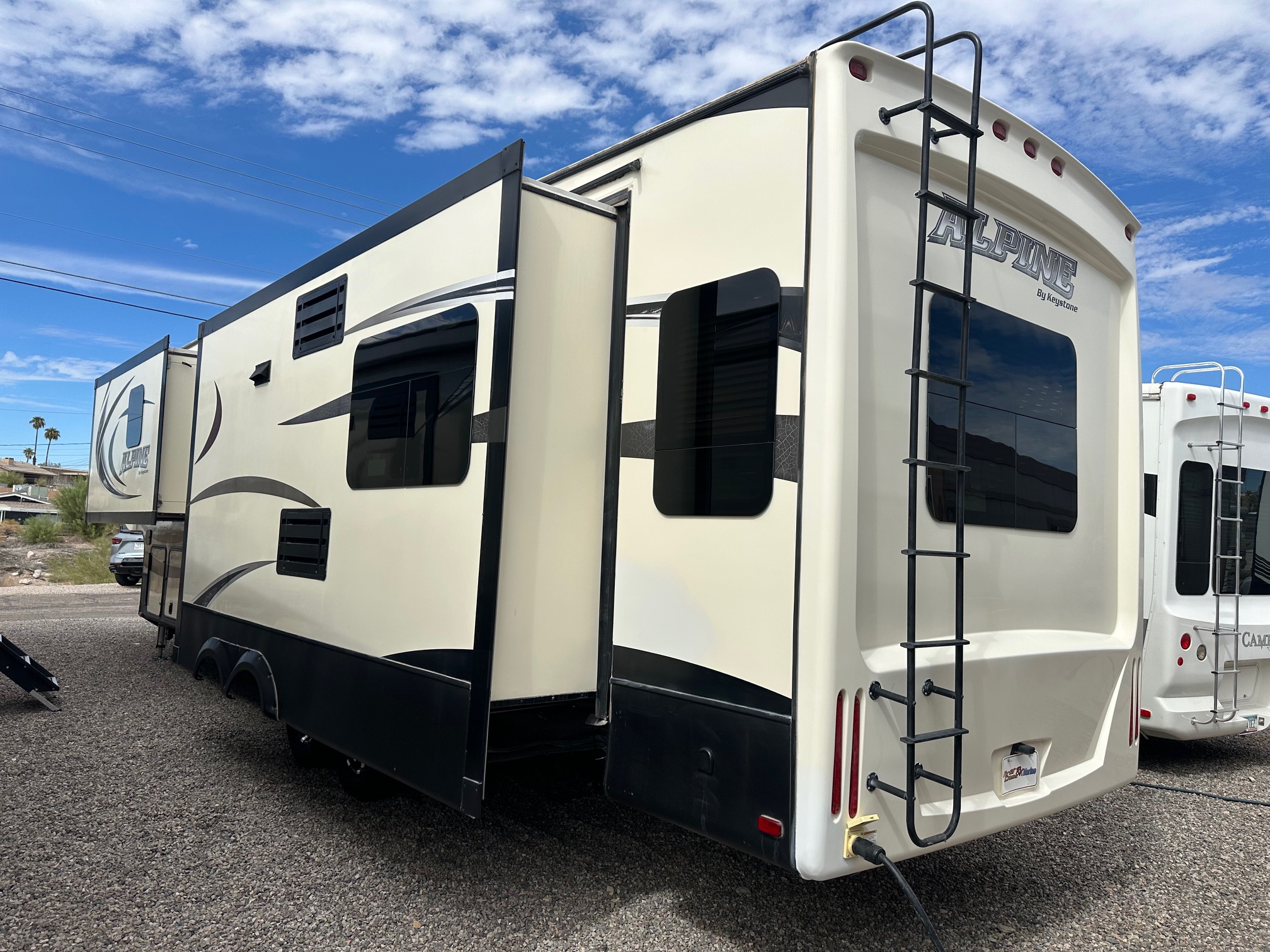 2016 Keystone Alpine 3600RS 5th wheel