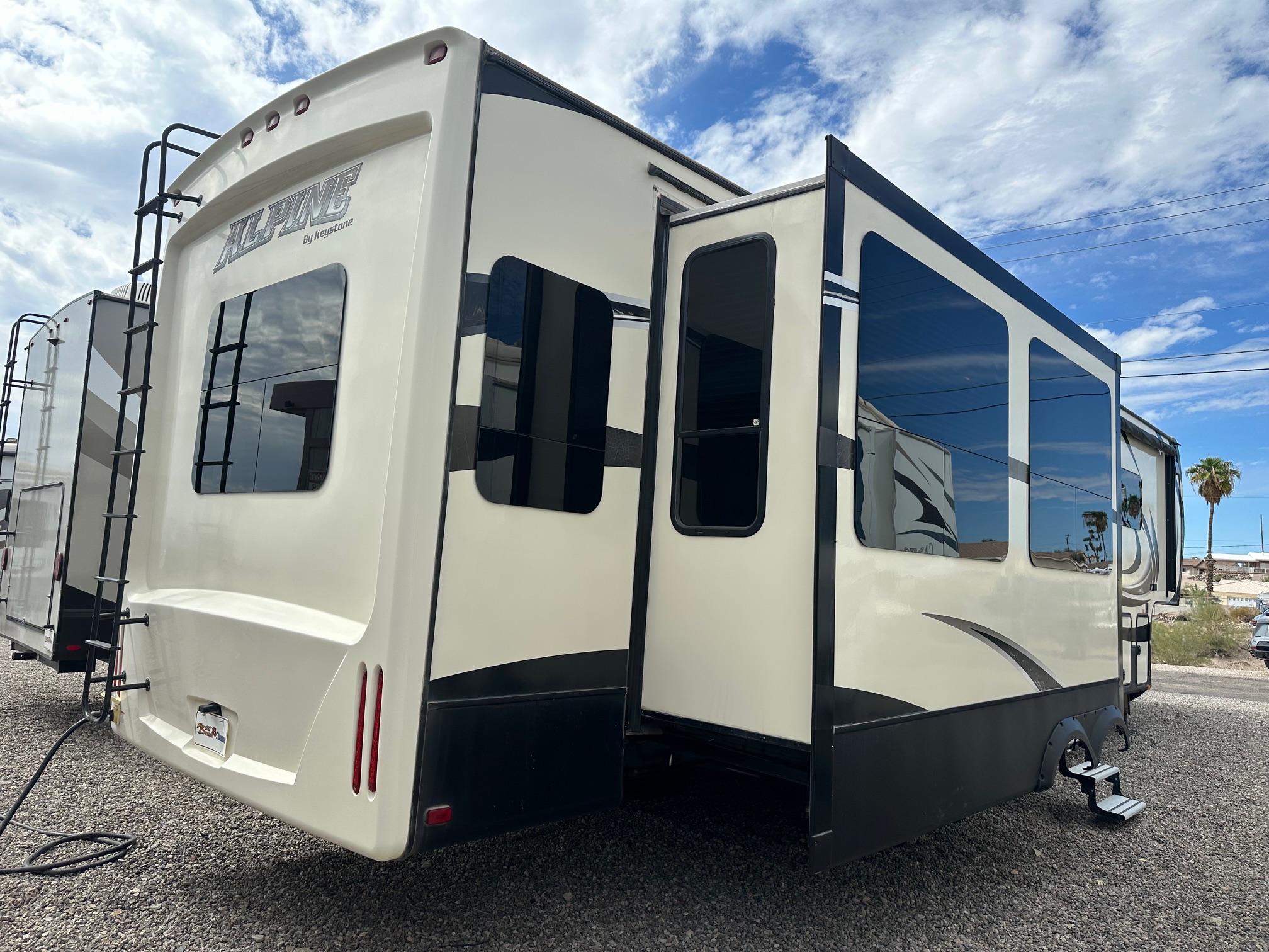 2016 Keystone Alpine 3600RS 5th wheel