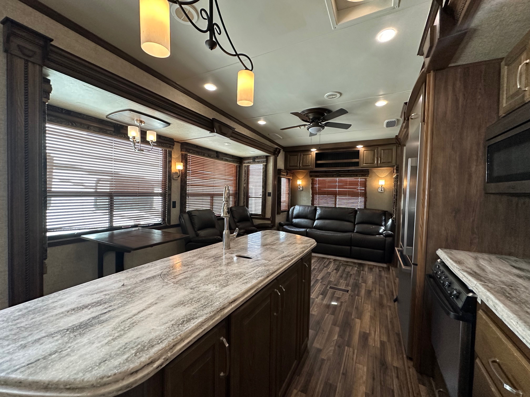 2016 Keystone Alpine 3600RS 5th wheel