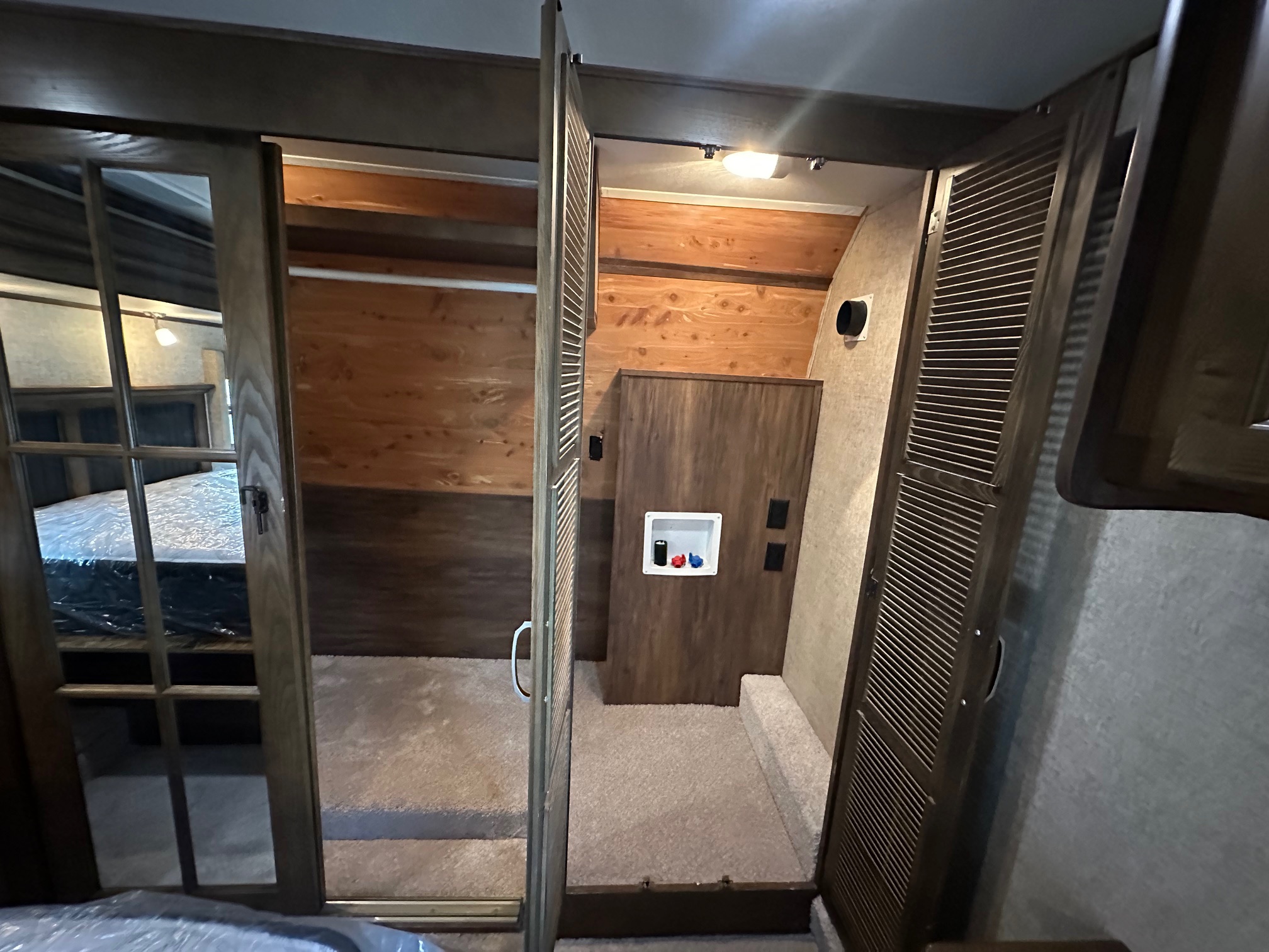 2016 Keystone Alpine 3600RS 5th wheel