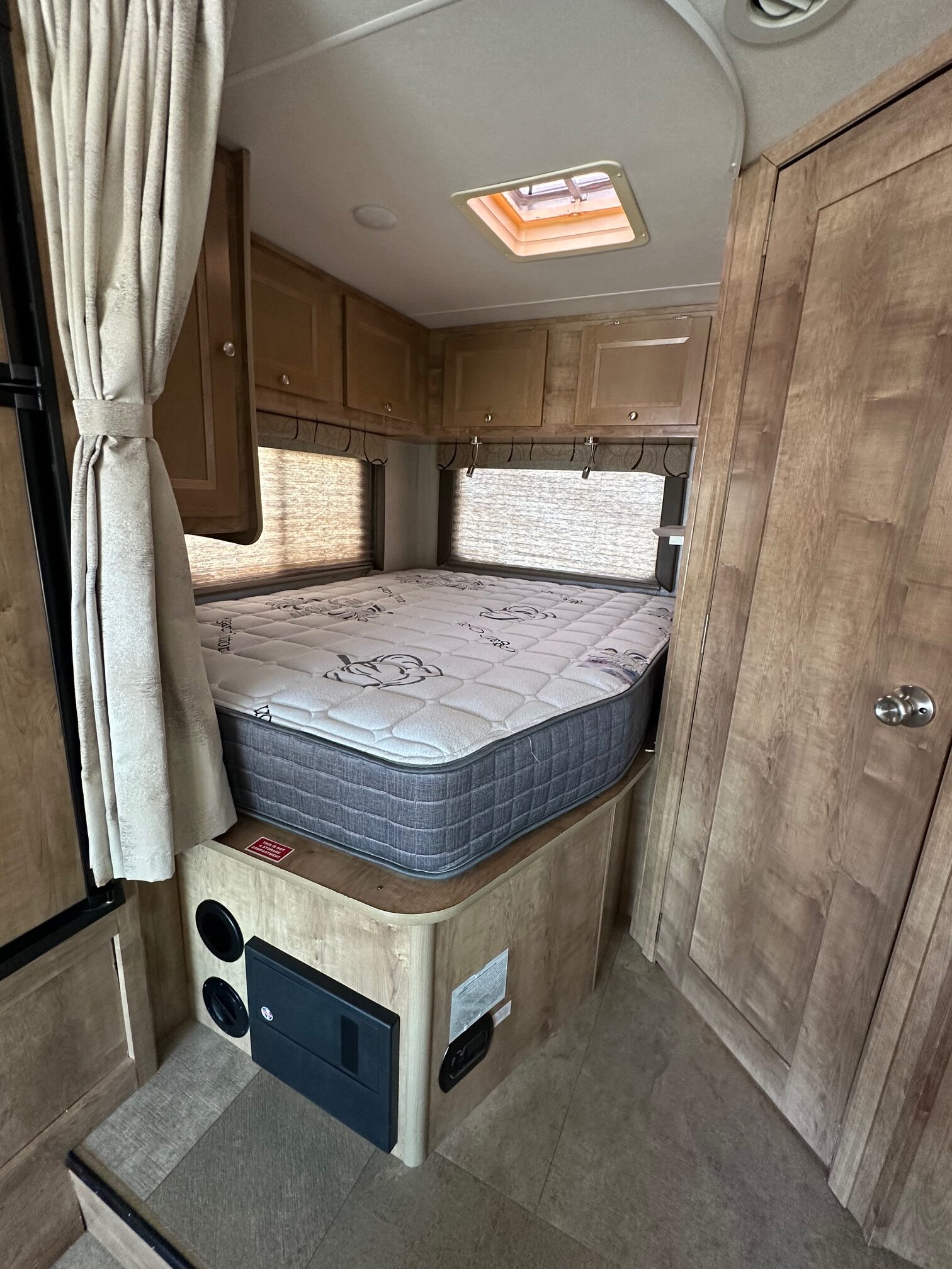 2020 Coachmen Leprechaun 220QB Class C Motorhome 