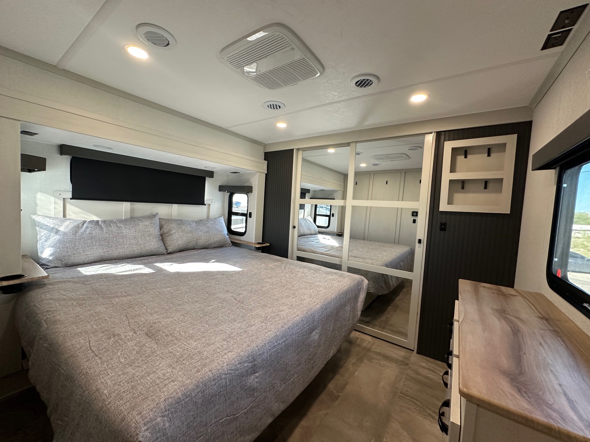 NEW 2026 Coachmen Brookstone 374RK 5th wheel