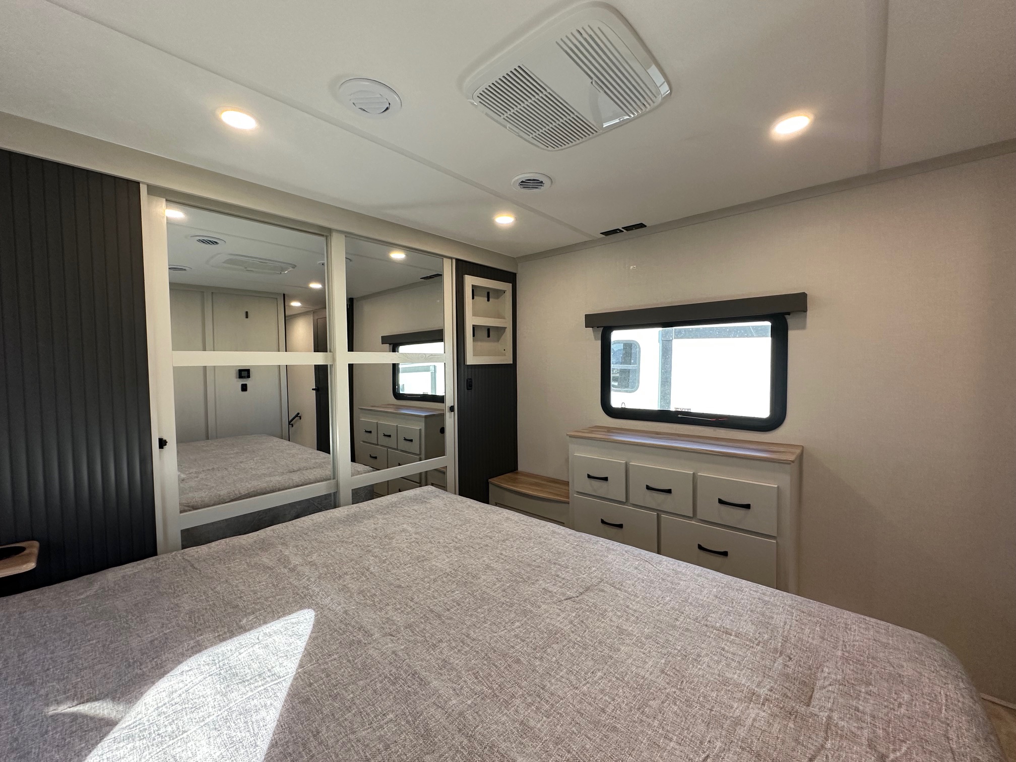 NEW 2026 Coachmen Brookstone 374RK 5th wheel