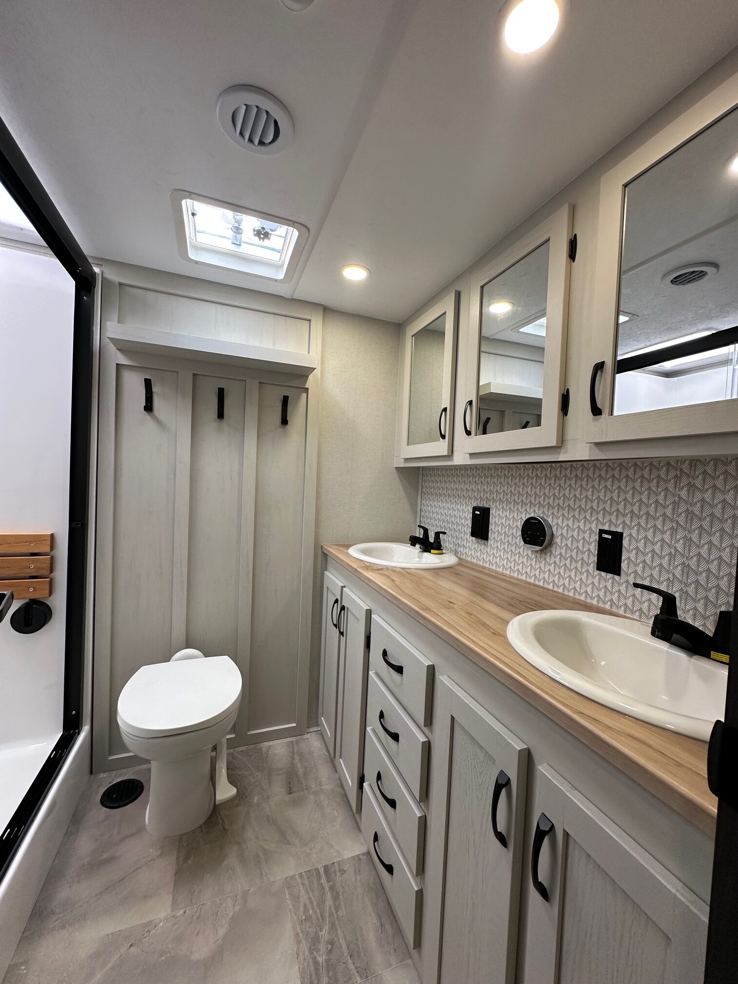 NEW 2026 Coachmen Brookstone 374RK 5th wheel