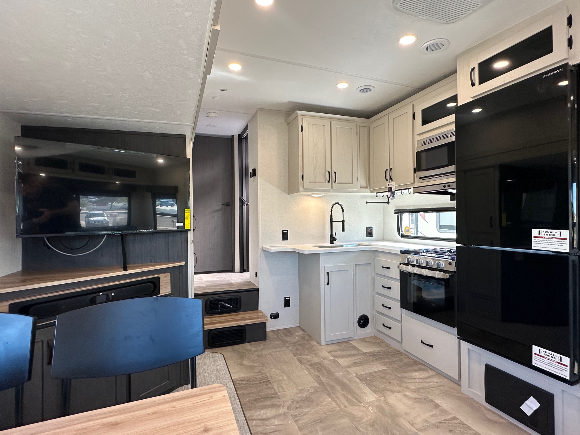 NEW 2026 Coachmen Chaparral Lite 254RLS 5th Wheel