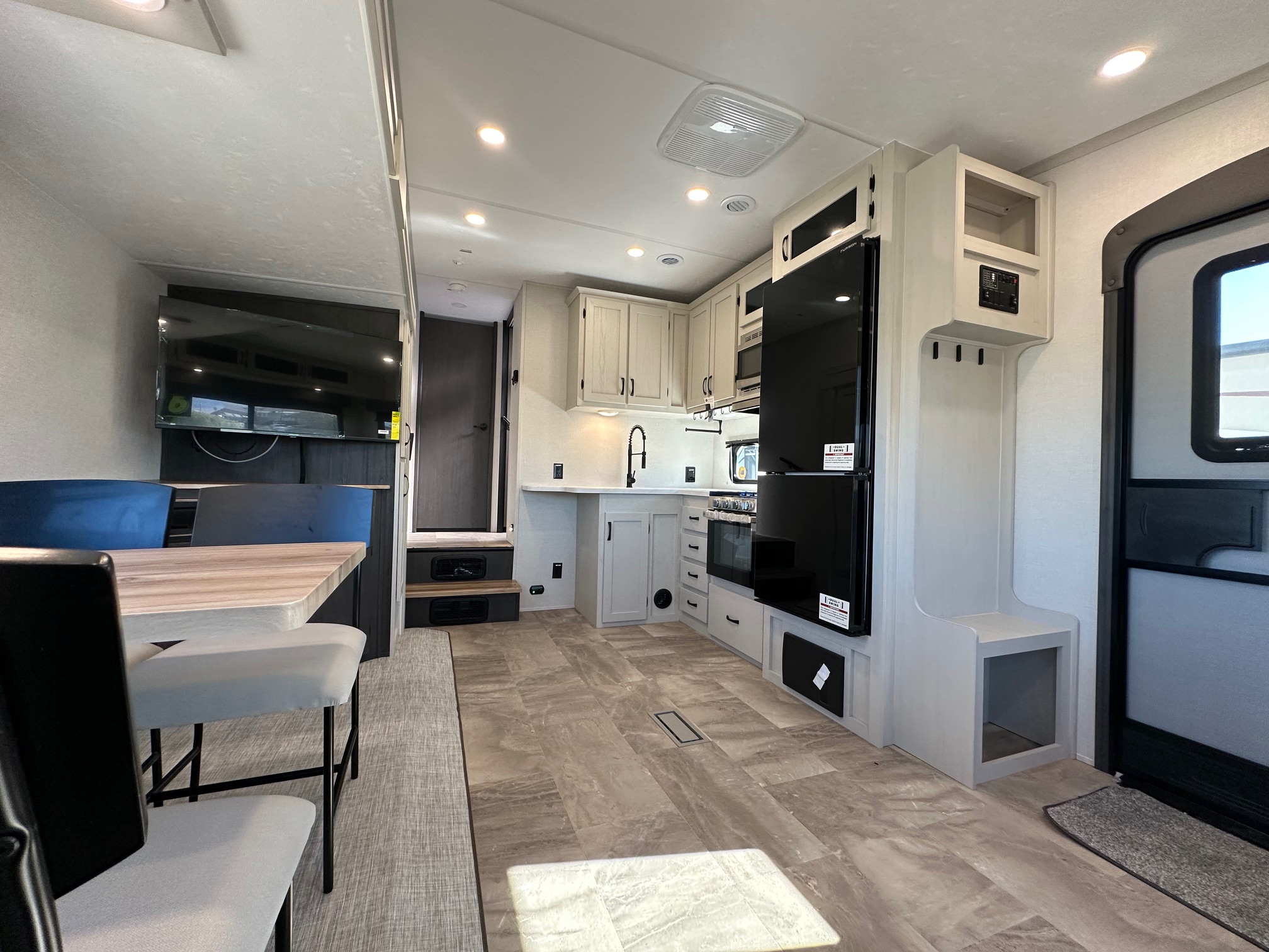 NEW 2026 Coachmen Chaparral Lite 254RLS 5th Wheel