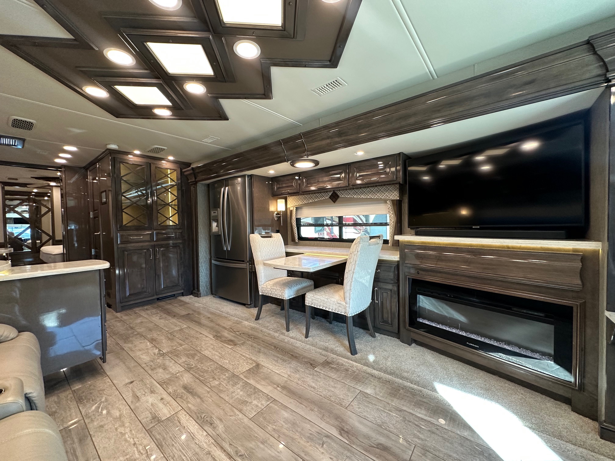 2020 Entegra Anthem 44B Class A Diesel Pusher – 1 1/2 bathrooms 