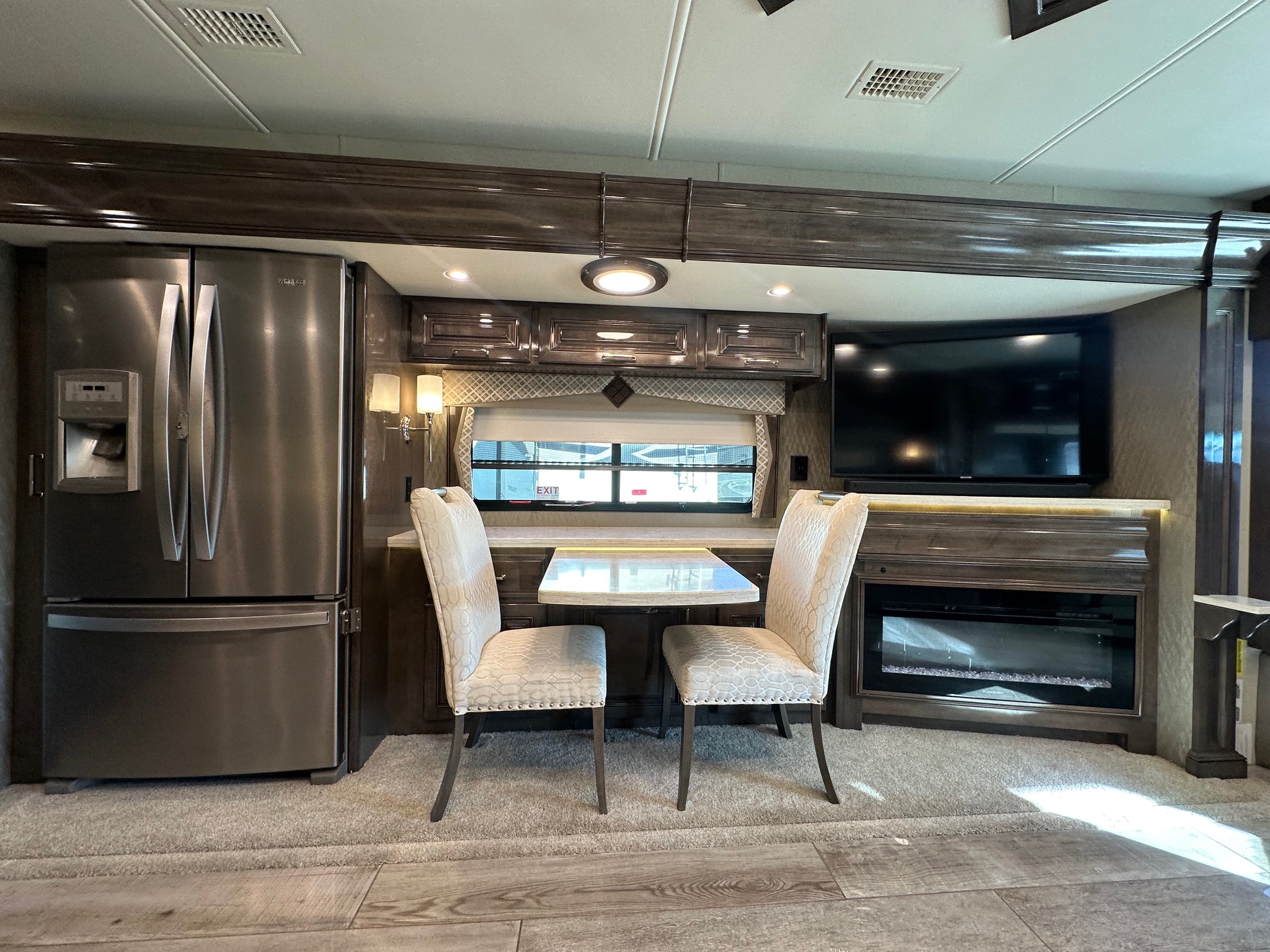 2020 Entegra Anthem 44B Class A Diesel Pusher – 1 1/2 bathrooms 