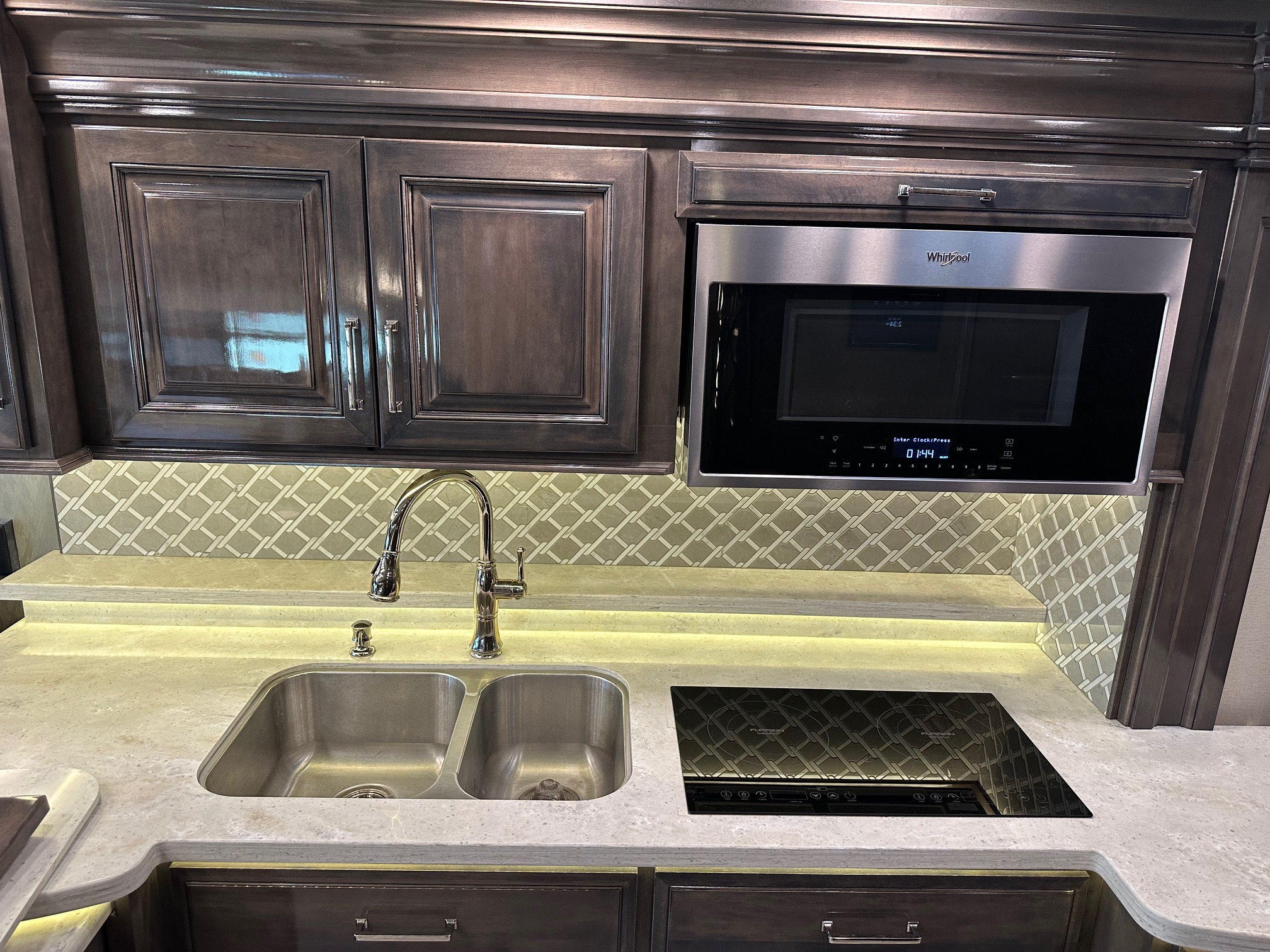 2020 Entegra Anthem 44B Class A Diesel Pusher – 1 1/2 bathrooms 