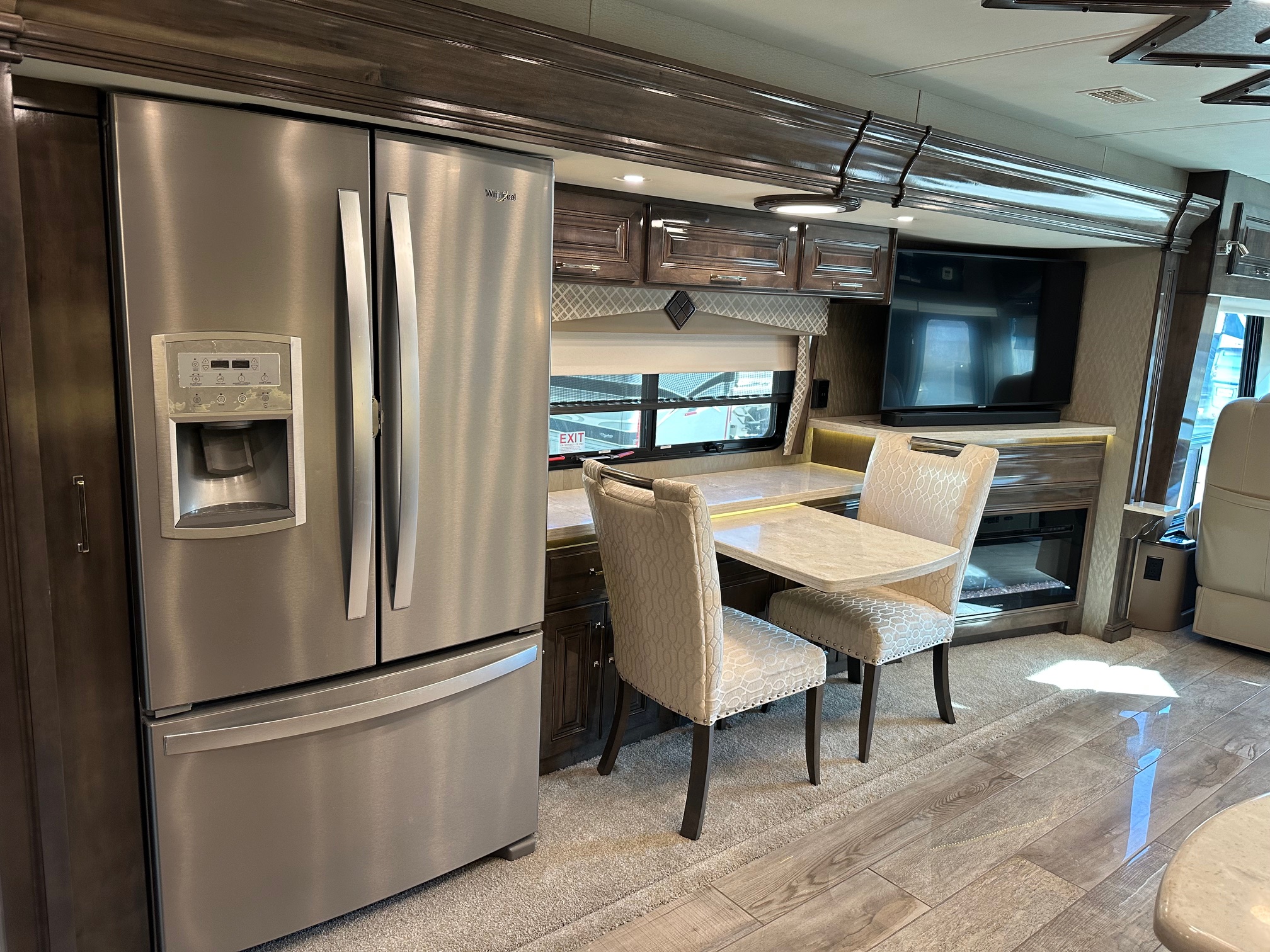 2020 Entegra Anthem 44B Class A Diesel Pusher – 1 1/2 bathrooms 