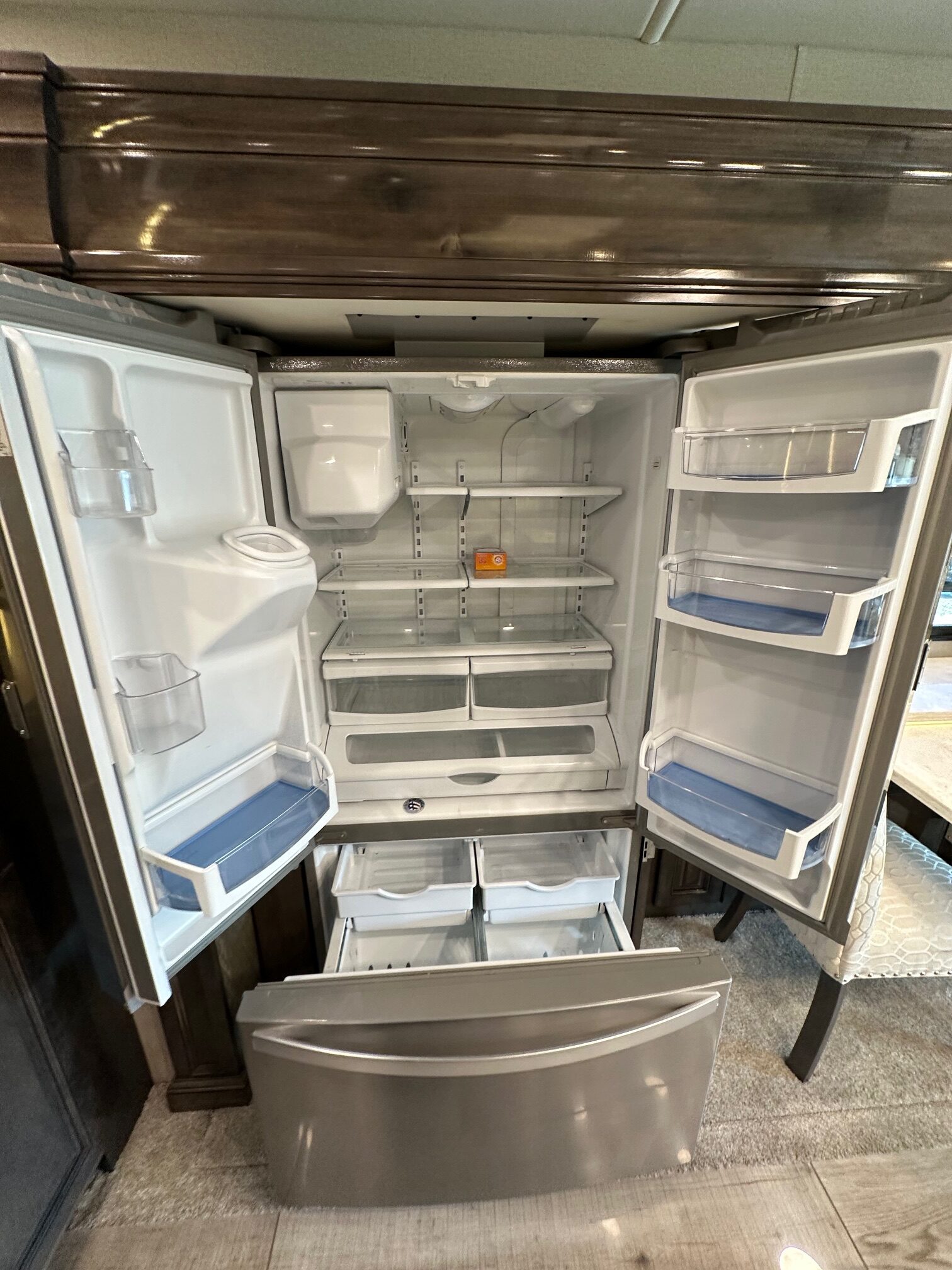 2020 Entegra Anthem 44B Class A Diesel Pusher – 1 1/2 bathrooms 