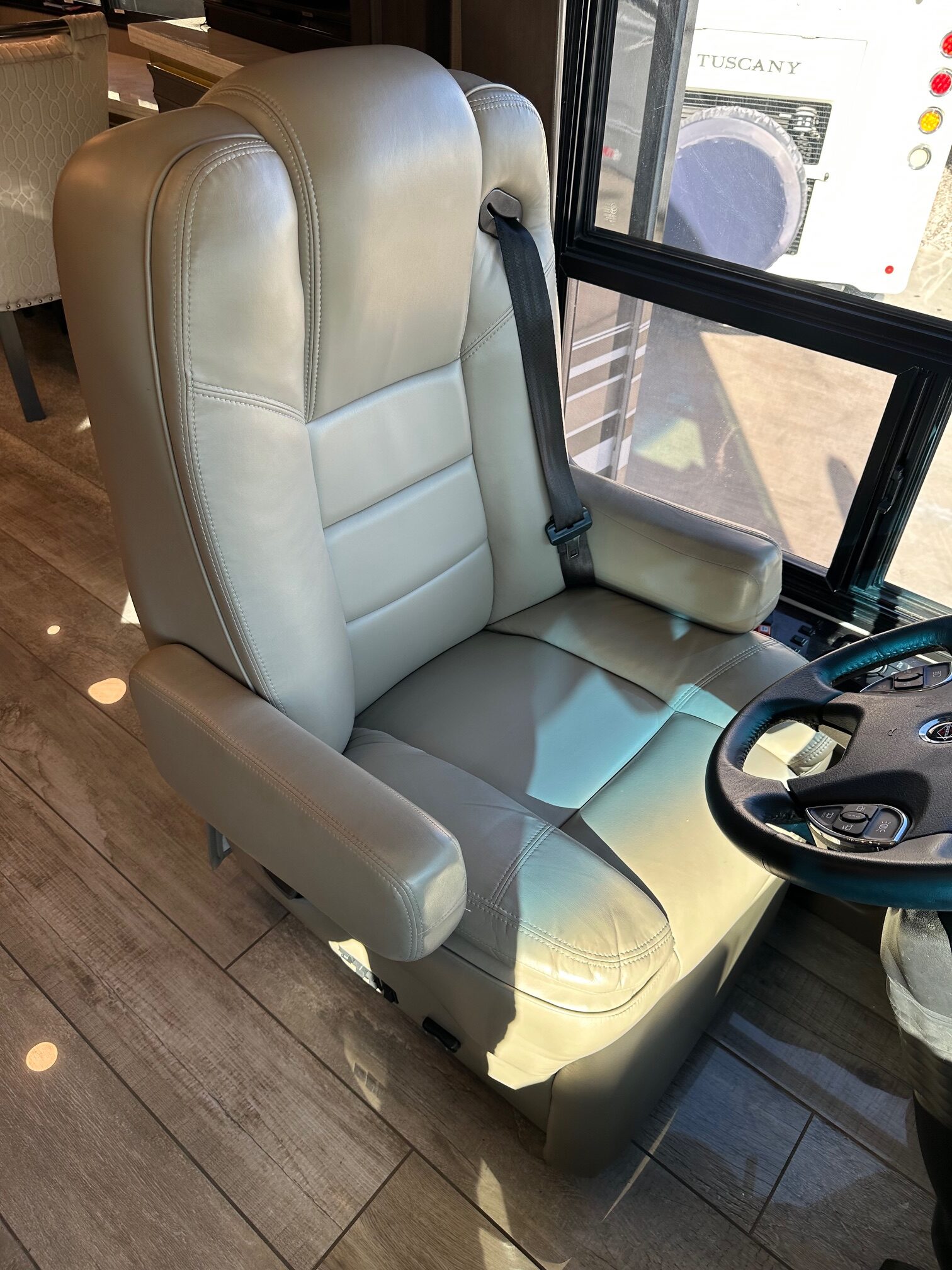 2020 Entegra Anthem 44B Class A Diesel Pusher – 1 1/2 bathrooms 