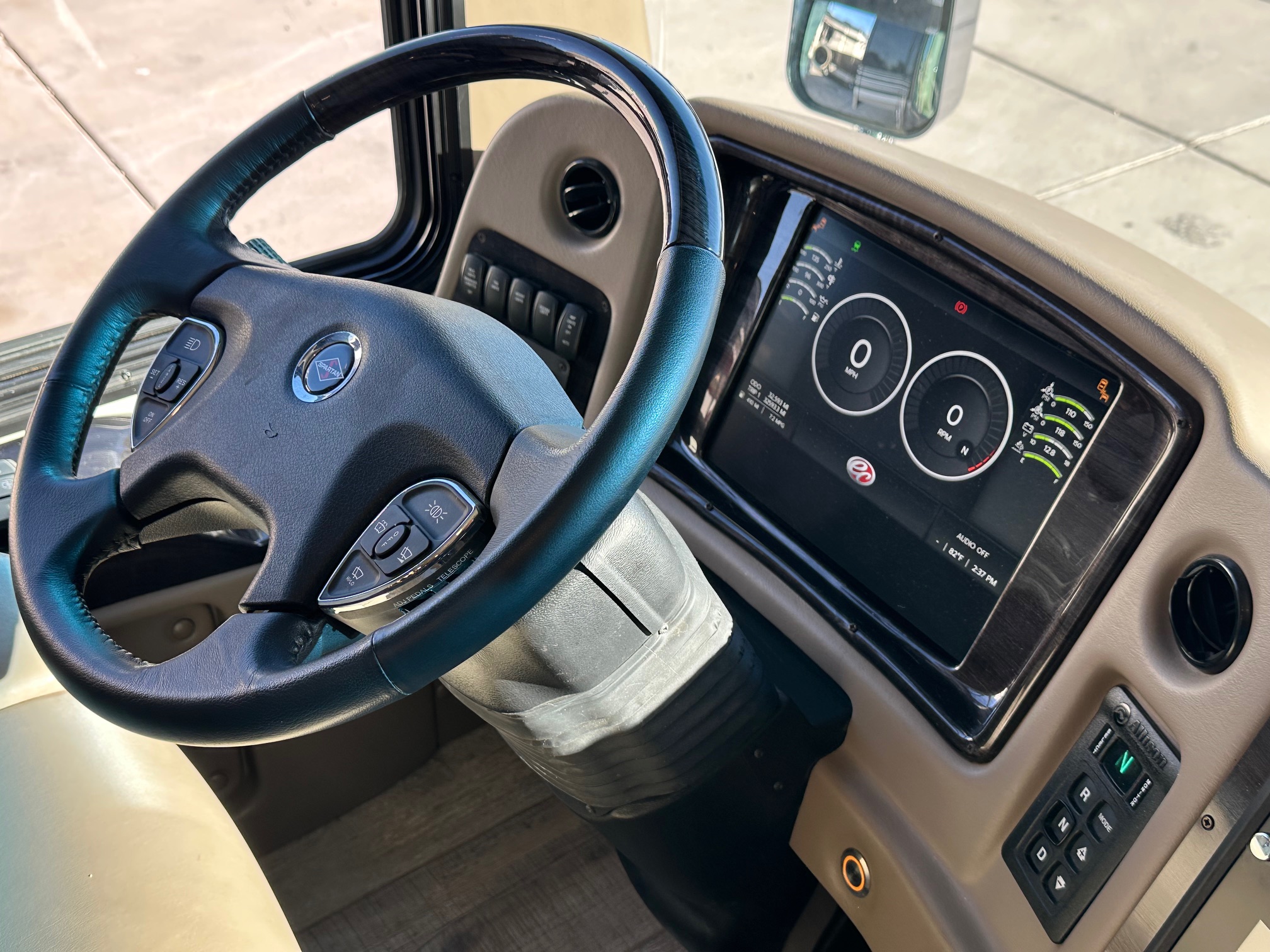 2020 Entegra Anthem 44B Class A Diesel Pusher – 1 1/2 bathrooms 