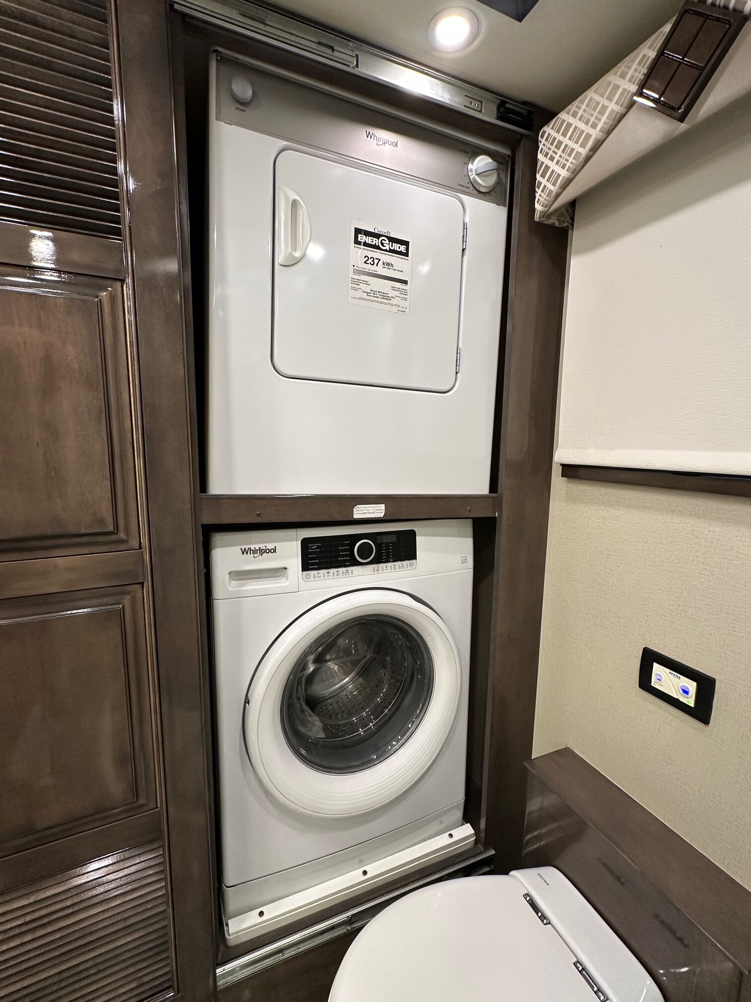 2020 Entegra Anthem 44B Class A Diesel Pusher – 1 1/2 bathrooms 