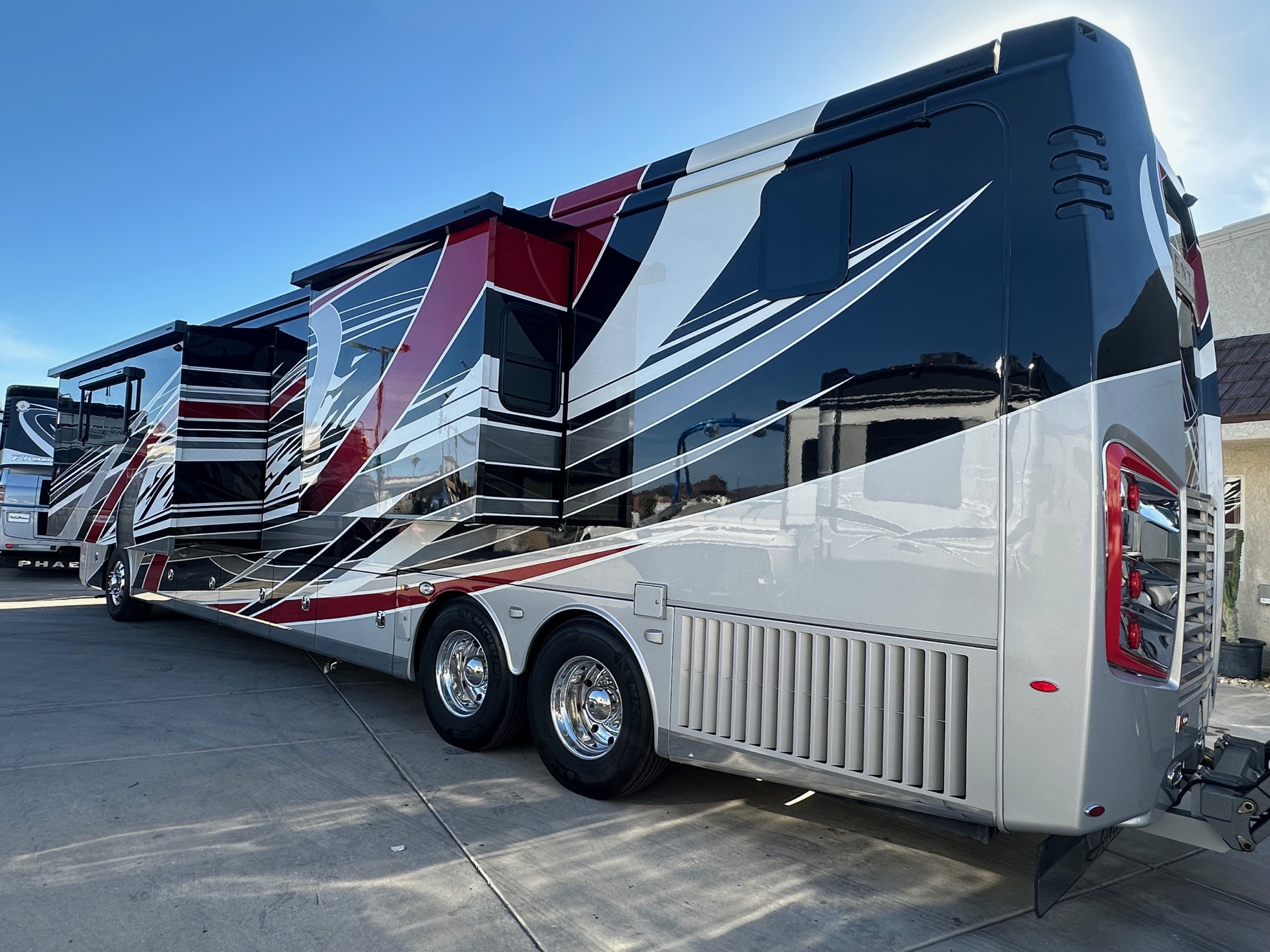 2020 Entegra Anthem 44B Class A Diesel Pusher – 1 1/2 bathrooms 