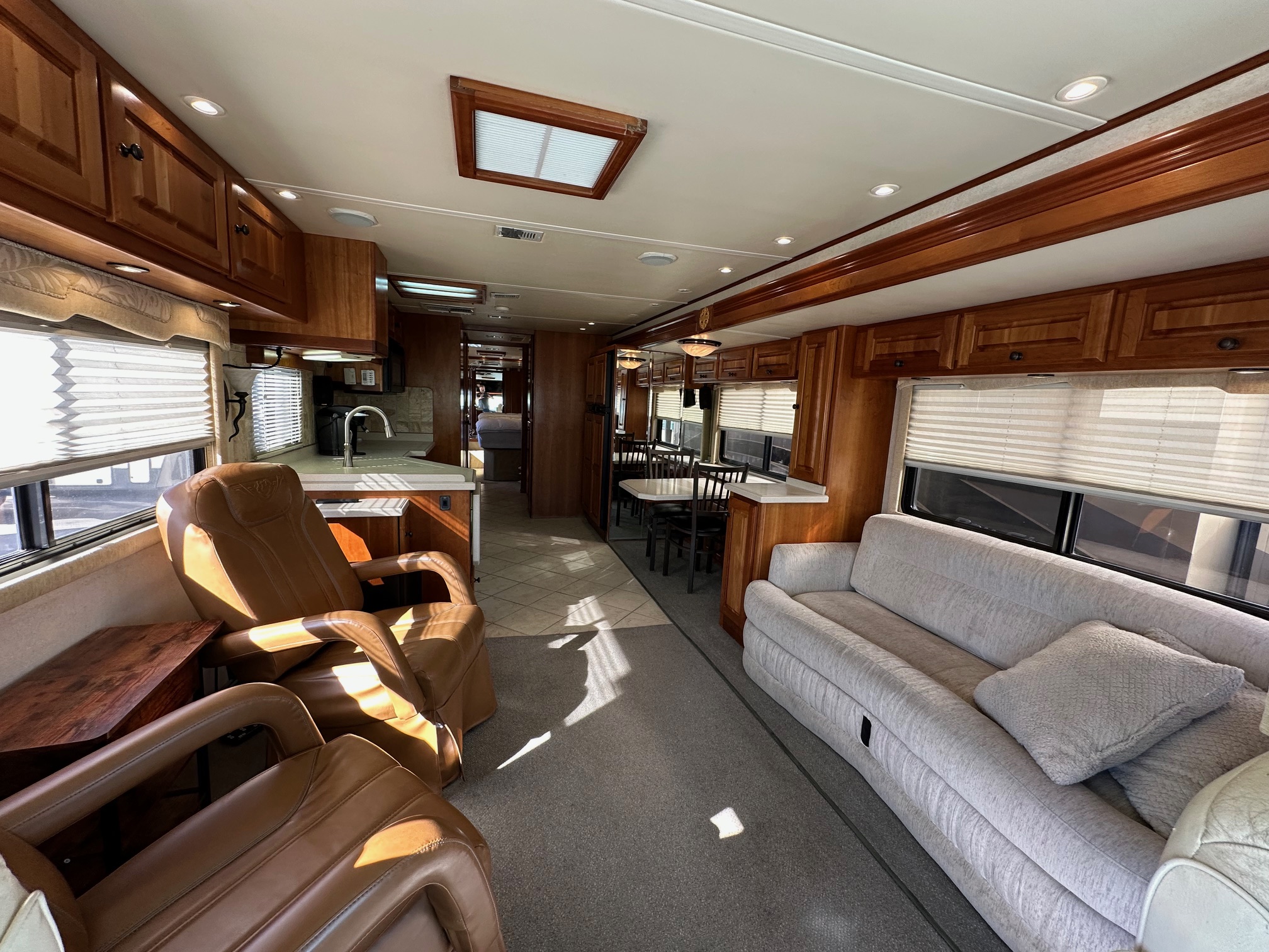 2002 Monaco Dynasty Princess 400 Diesel Pusher Class A Motorhome – Extra Clean!