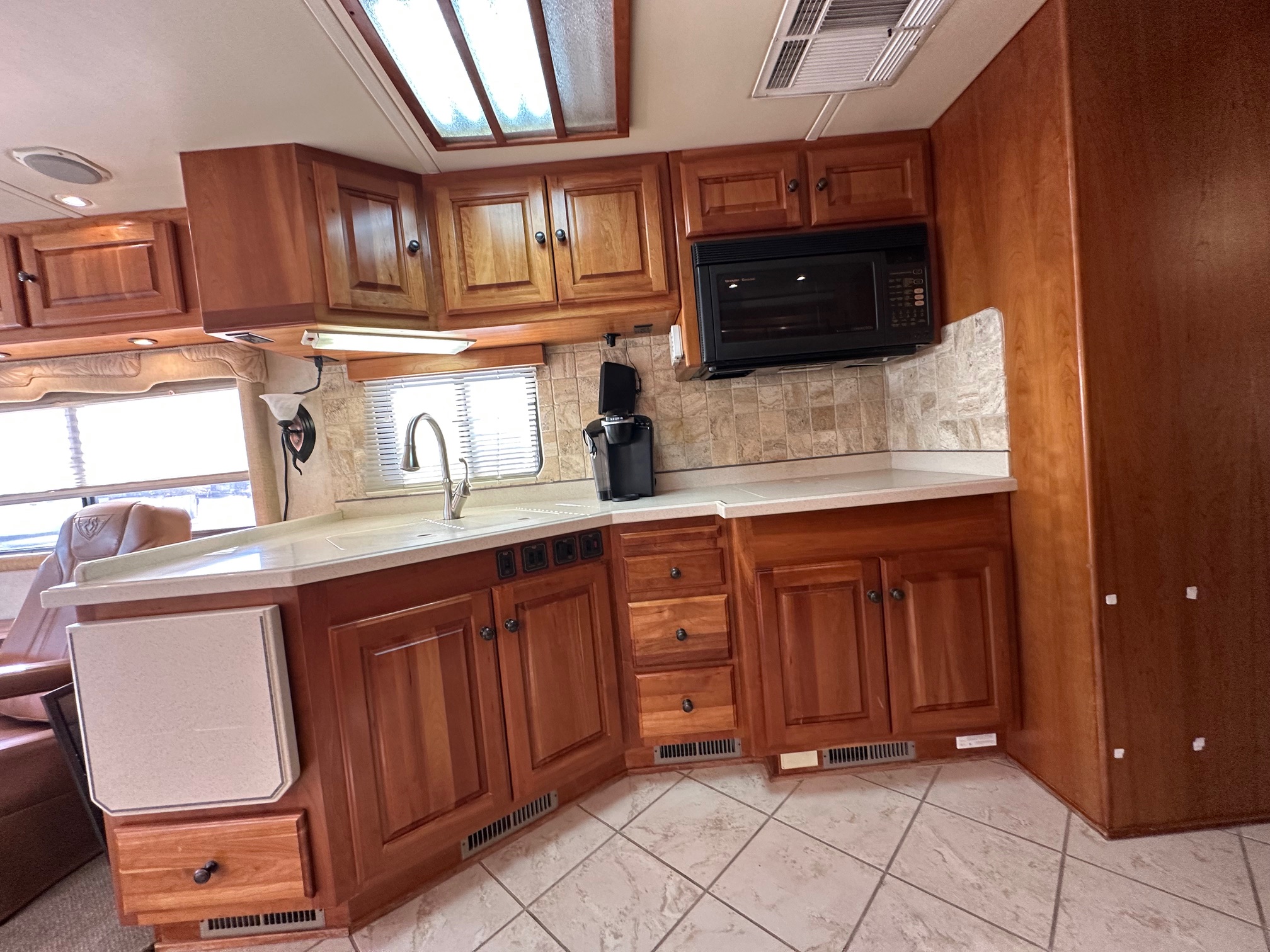 2002 Monaco Dynasty Princess 400 Diesel Pusher Class A Motorhome – Extra Clean!