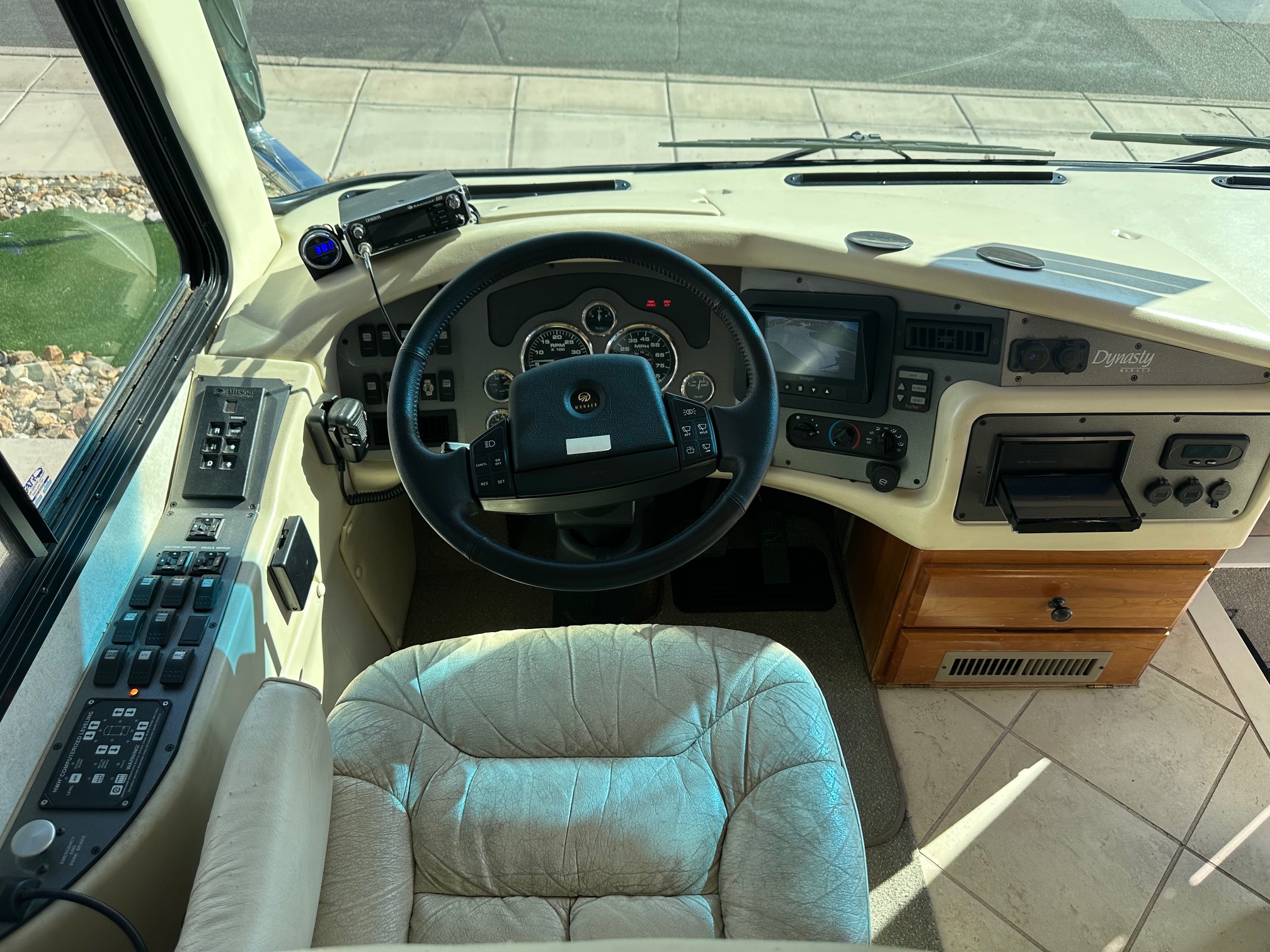 2002 Monaco Dynasty Princess 400 Diesel Pusher Class A Motorhome – Extra Clean!