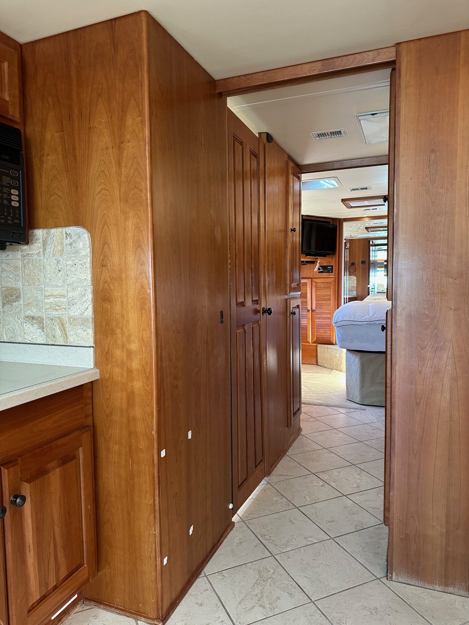 2002 Monaco Dynasty Princess 400 Diesel Pusher Class A Motorhome – Extra Clean!