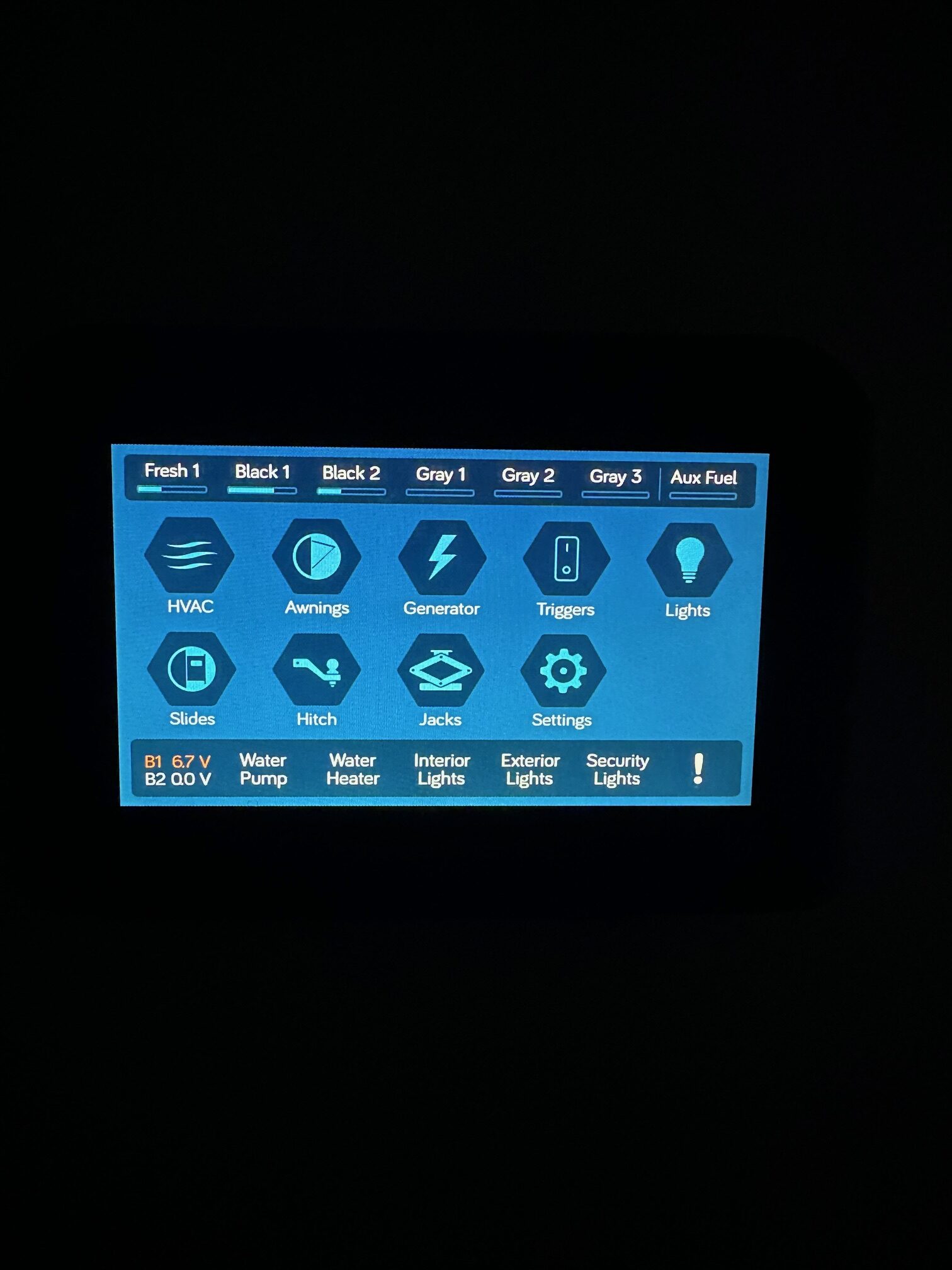 2025 Keystone Fuzion FZ373 Toy Hauler – 1 1/2 bathrooms