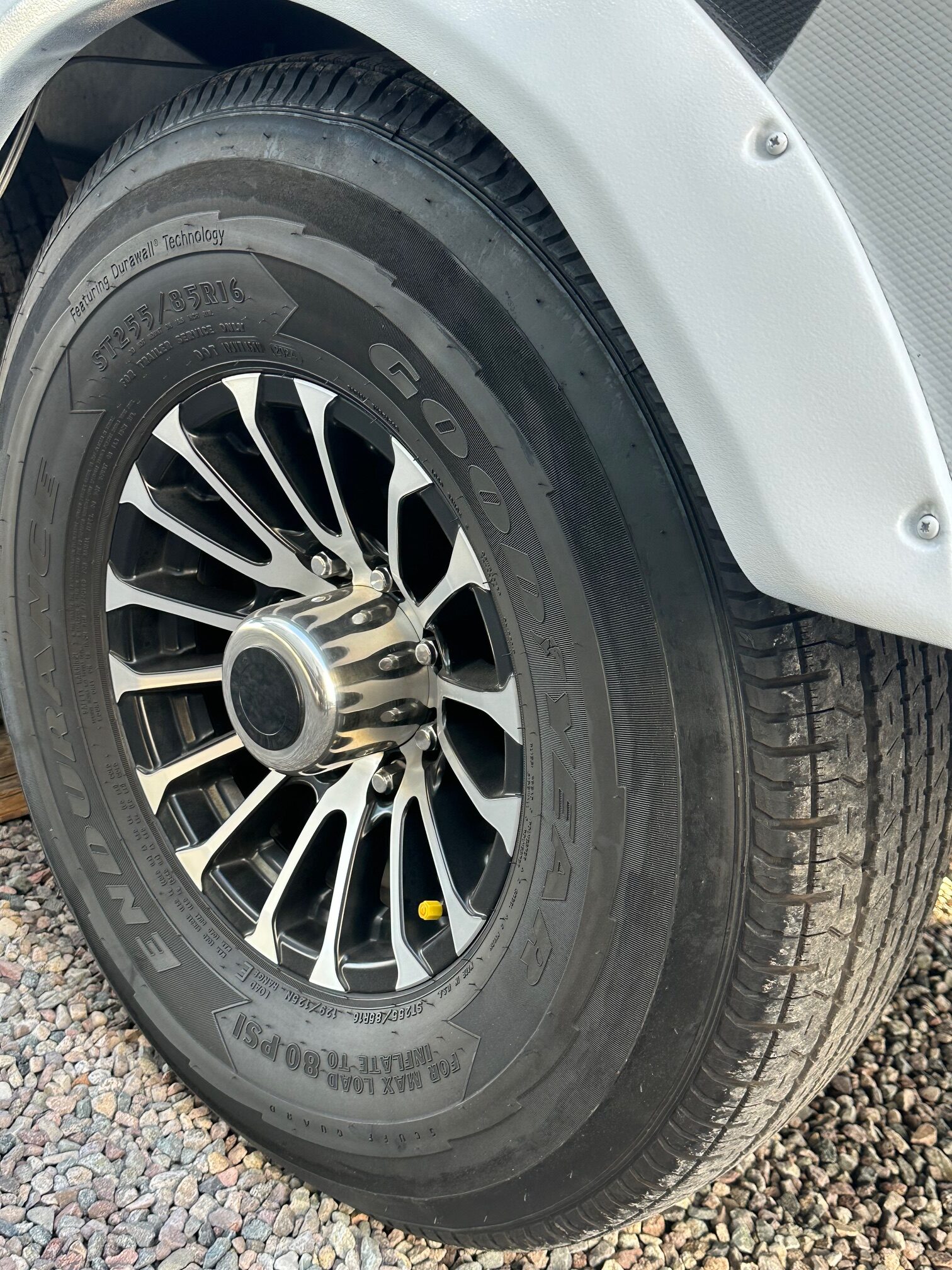 2025 Keystone Fuzion FZ373 Toy Hauler – 1 1/2 bathrooms