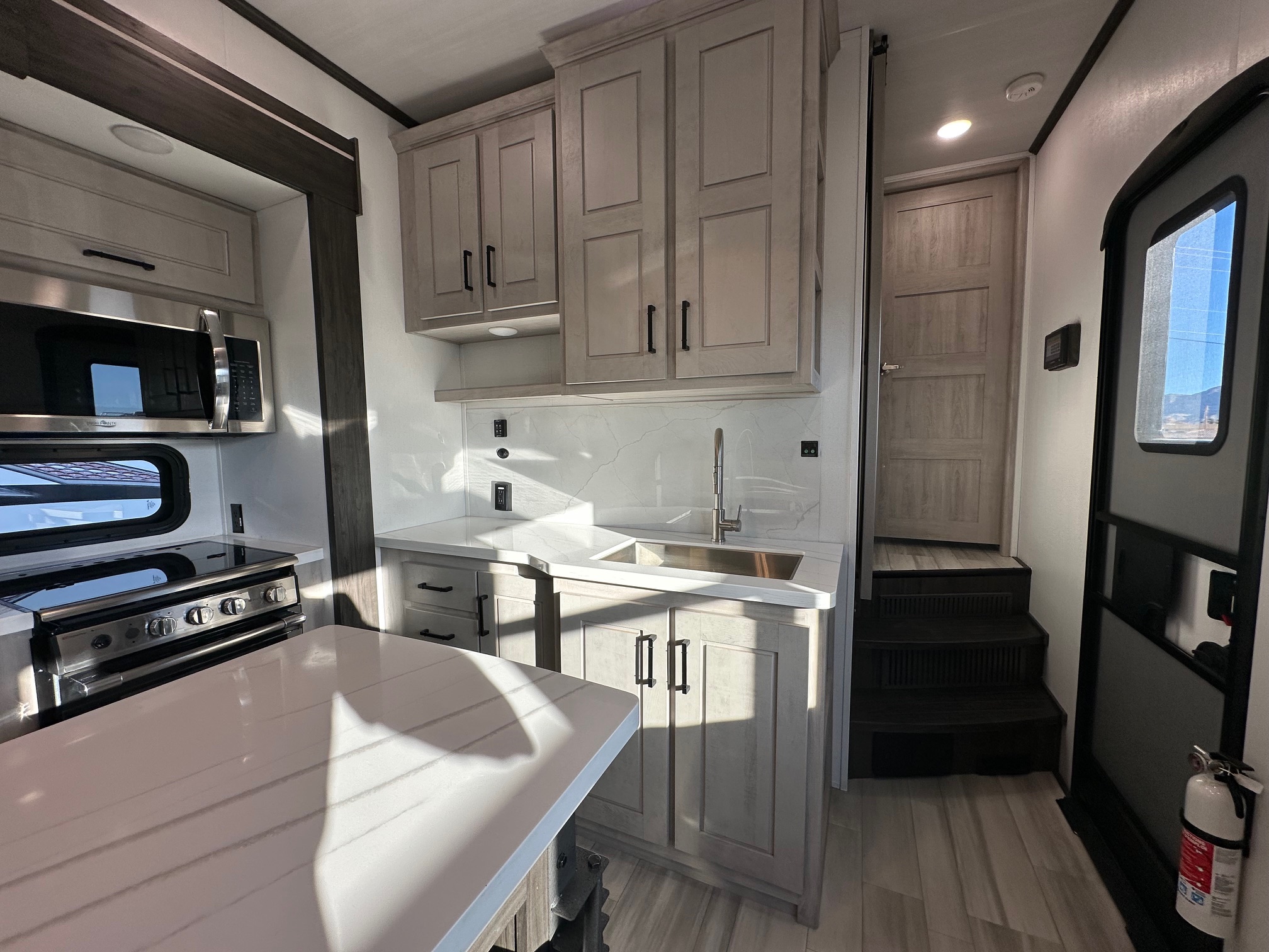 2025 Keystone Fuzion FZ373 Toy Hauler – 1 1/2 bathrooms