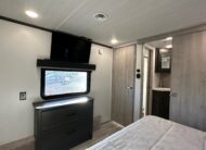 2025 Keystone Fuzion FZ373 Toy Hauler – 1 1/2 bathrooms