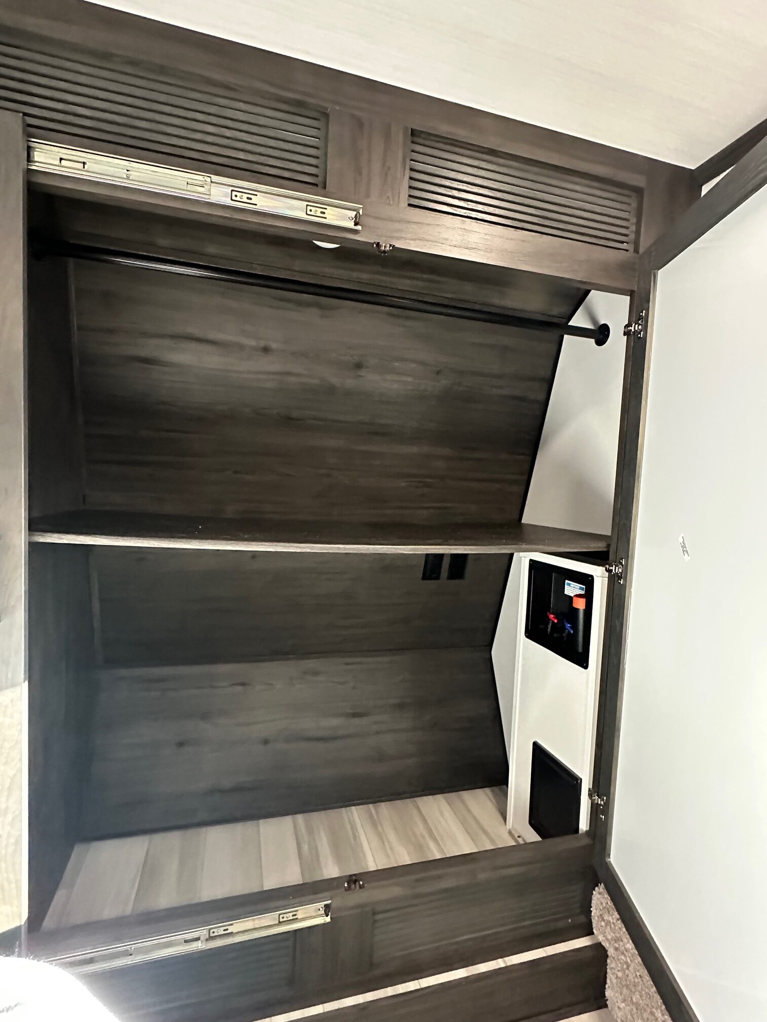 2025 Keystone Fuzion FZ373 Toy Hauler – 1 1/2 bathrooms