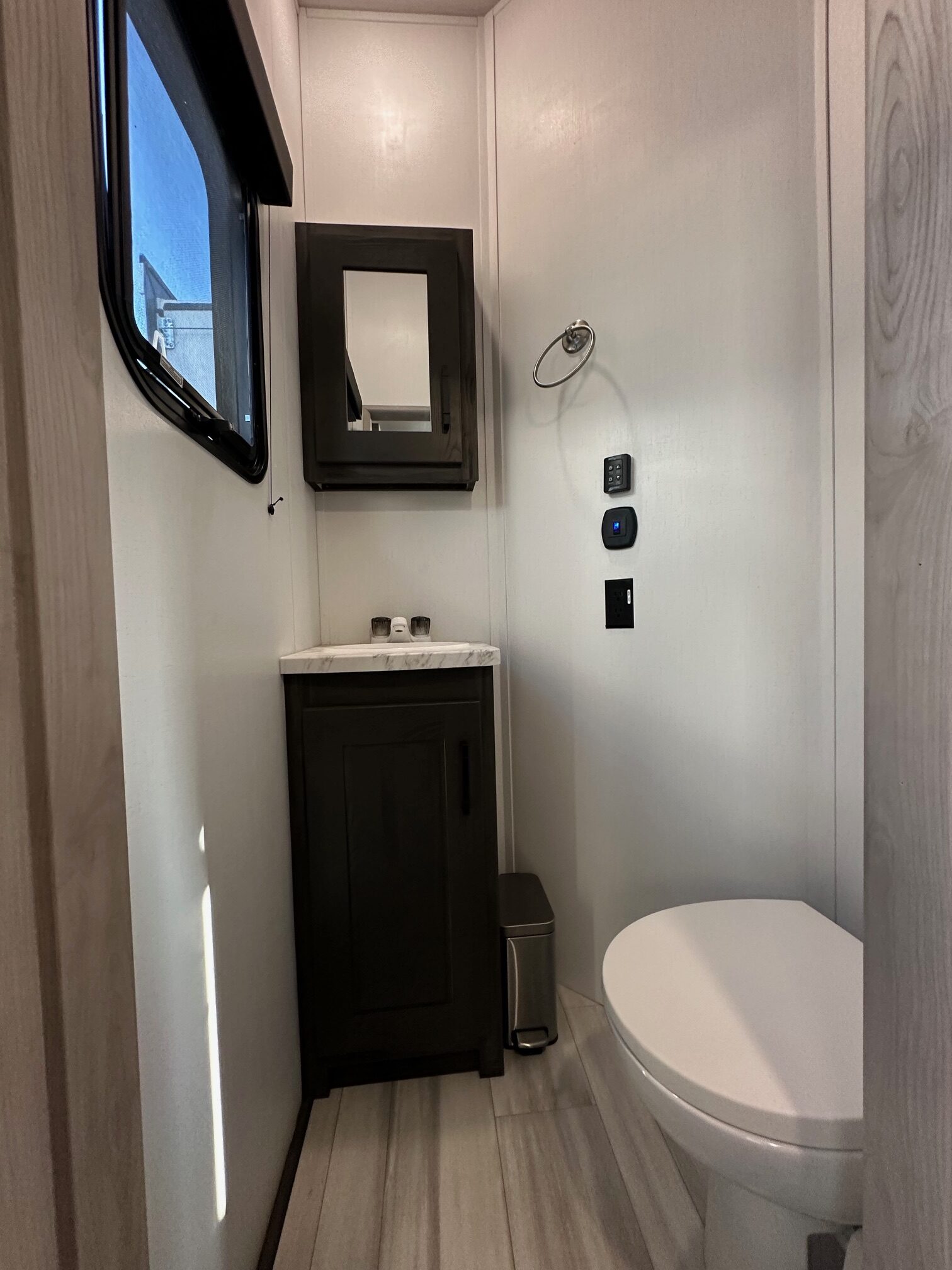 2025 Keystone Fuzion FZ373 Toy Hauler – 1 1/2 bathrooms