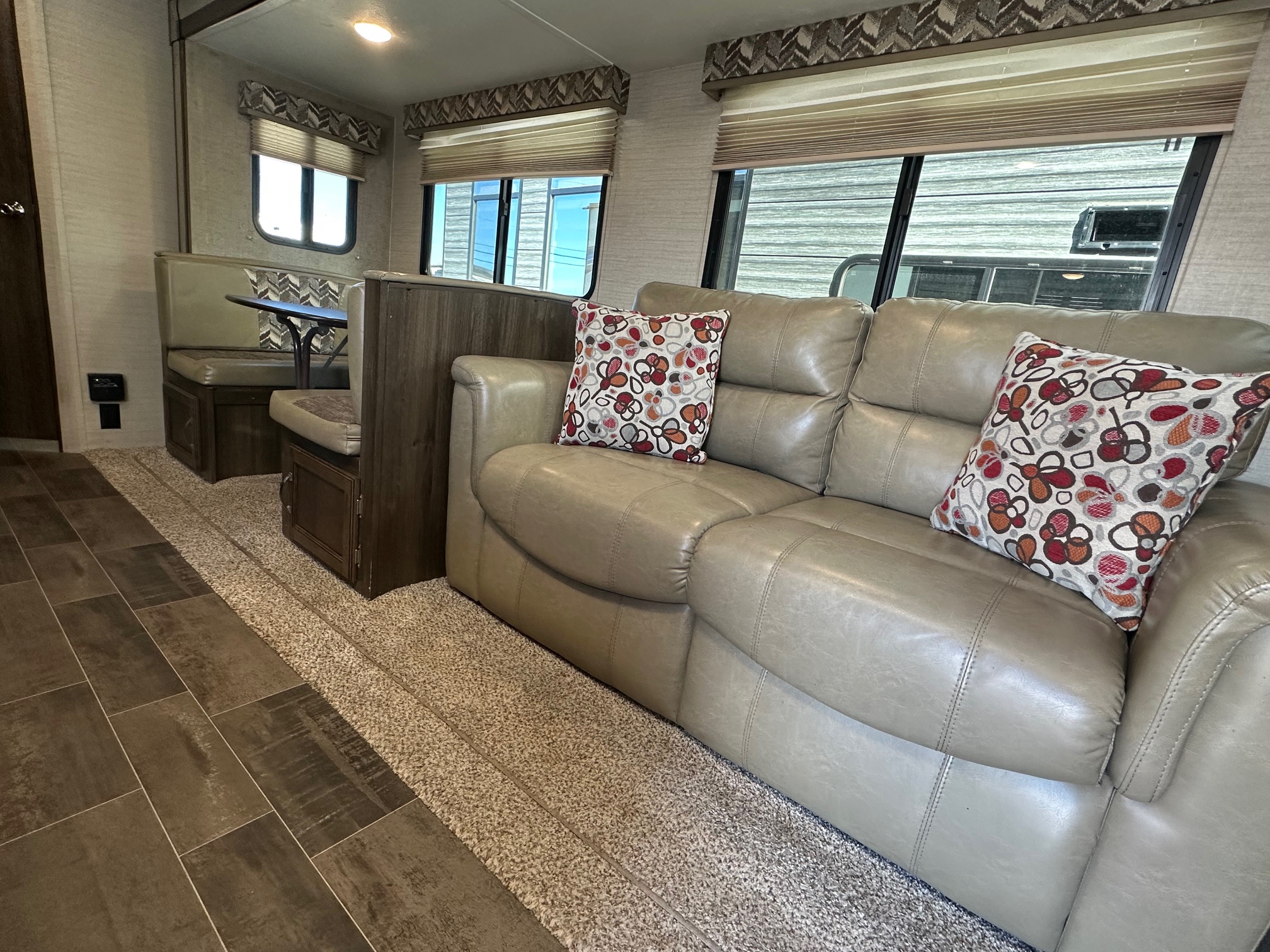 2019 Keystone Bullet Ultra-Lite 277BHSWE travel trailer – bunk model