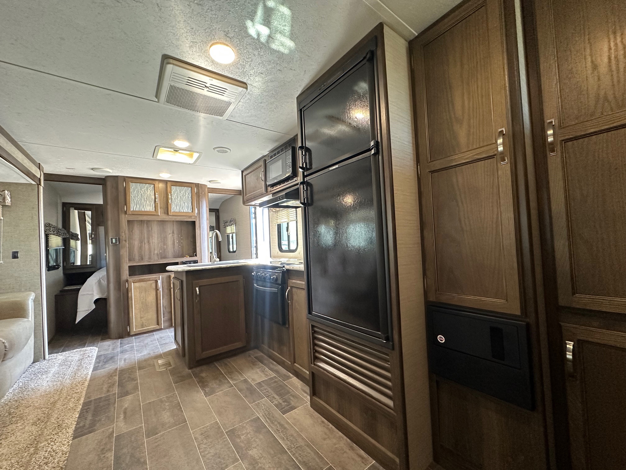 2019 Keystone Bullet Ultra-Lite 277BHSWE travel trailer – bunk model