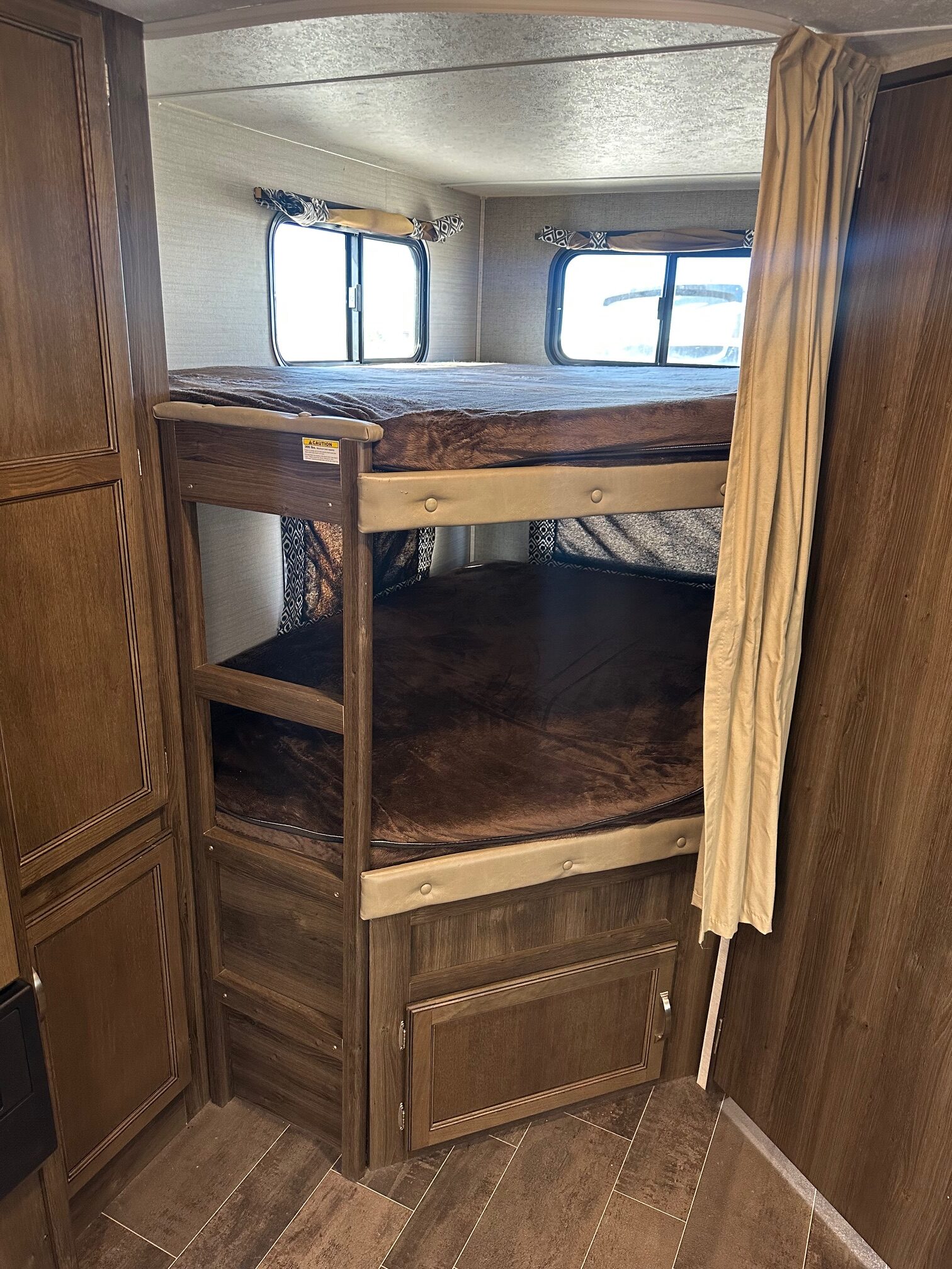 2019 Keystone Bullet Ultra-Lite 277BHSWE travel trailer – bunk model