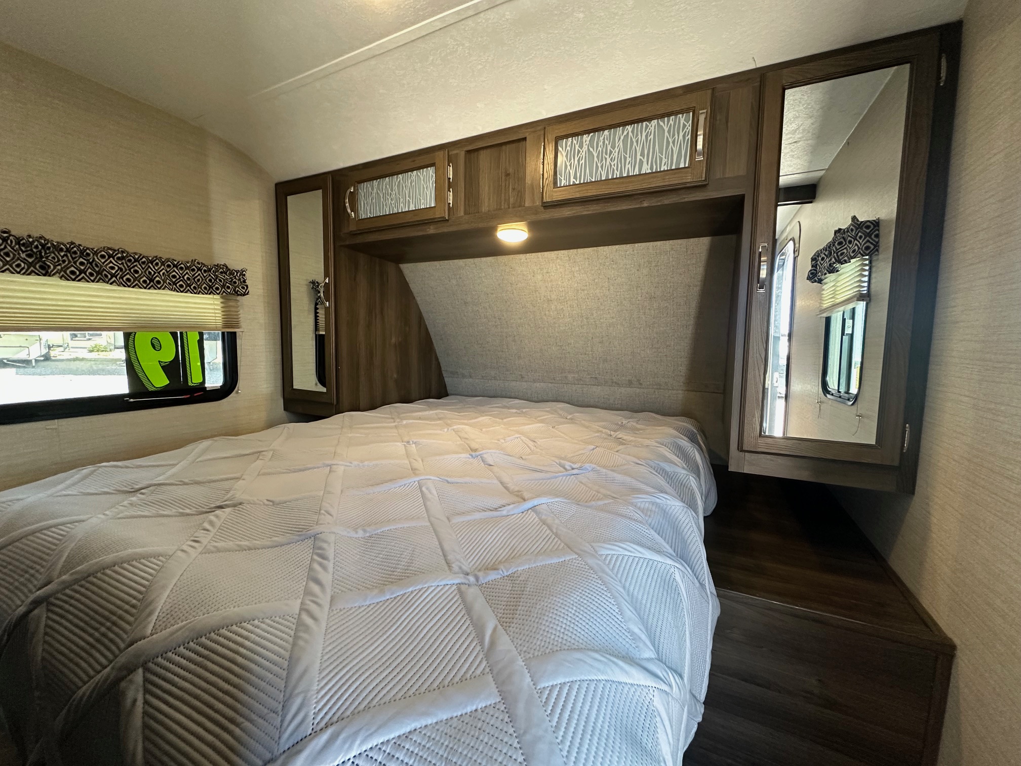 2019 Keystone Bullet Ultra-Lite 277BHSWE travel trailer – bunk model